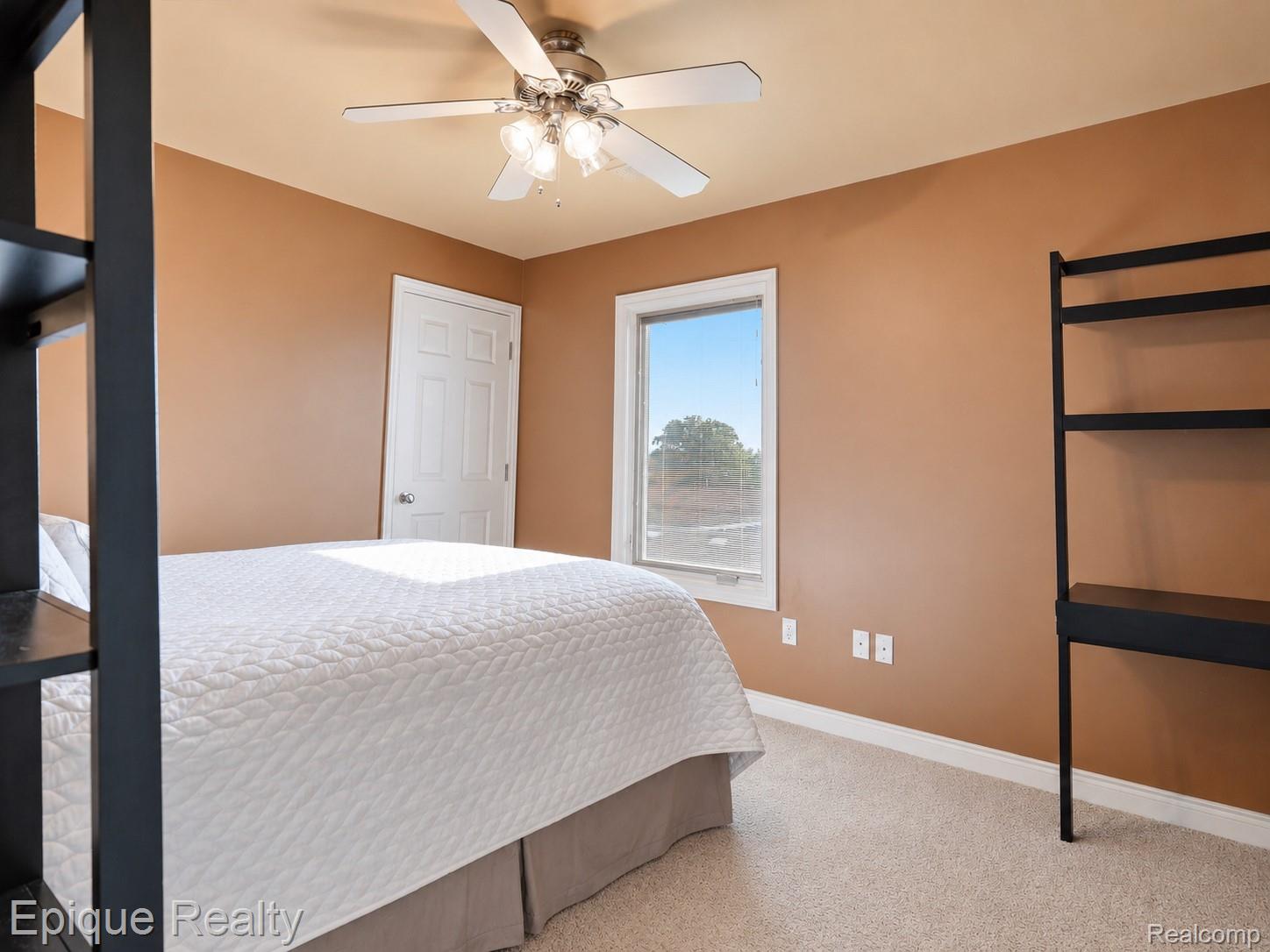 32354 N River Road Property Photo 35