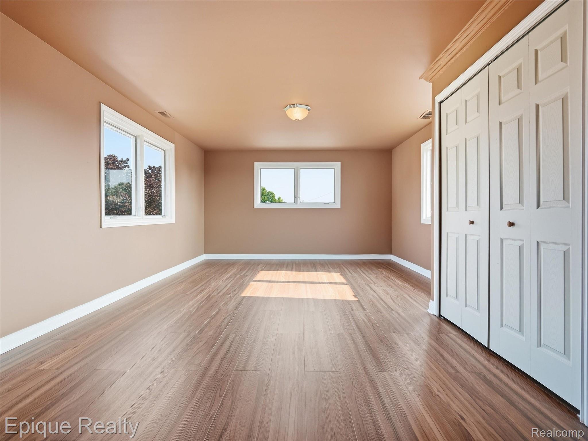 32354 N River Road Property Photo 38