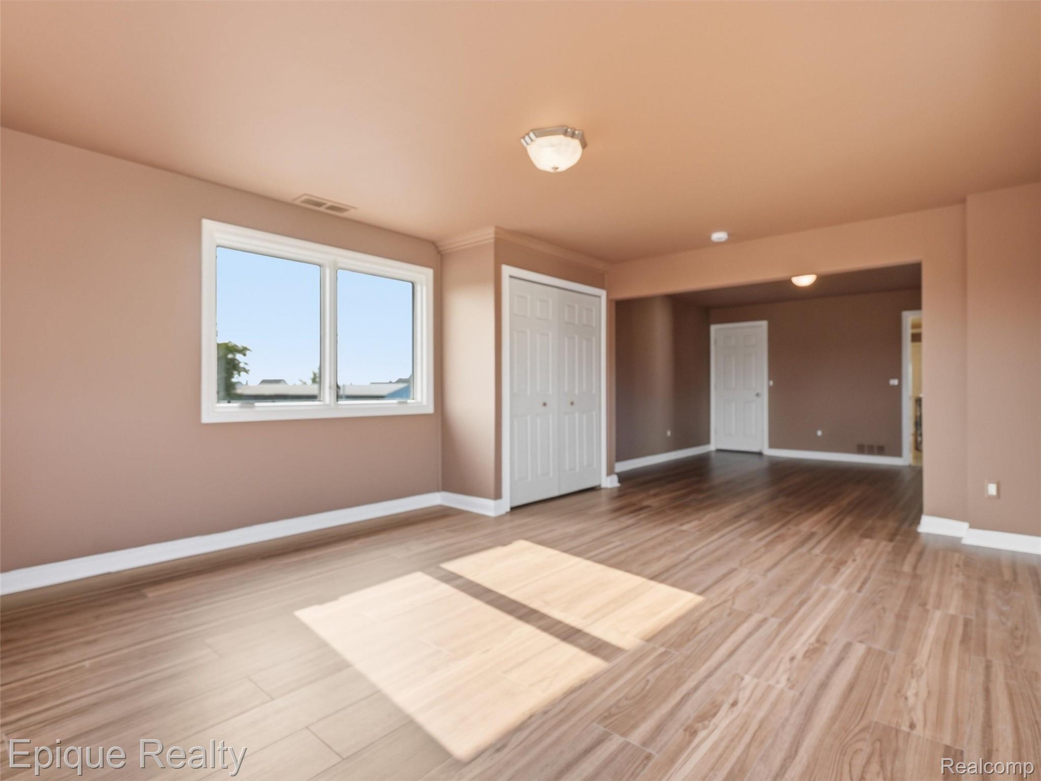 32354 N River Road Property Photo 39