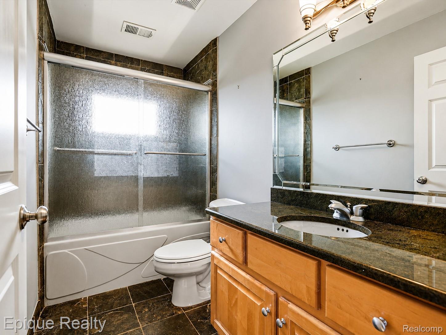 32354 N River Road Property Photo 40