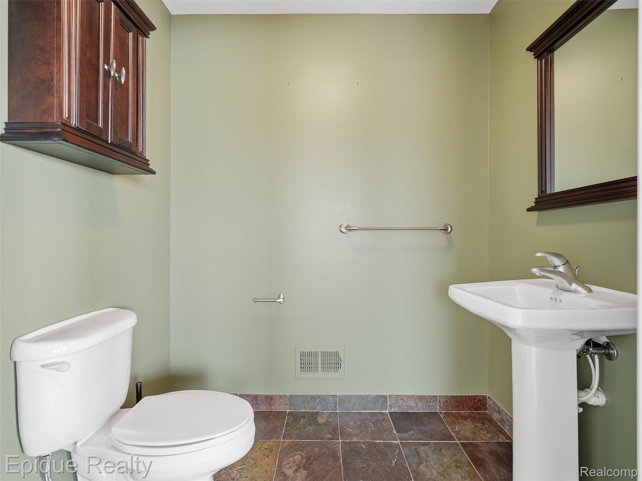 32354 N River Road Property Photo 45