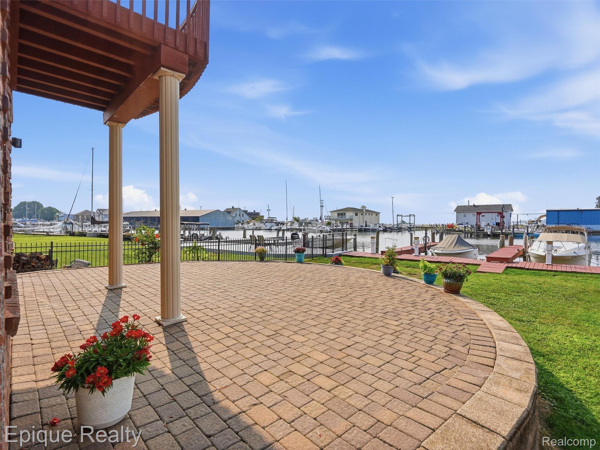 32354 N River Road Property Photo 54