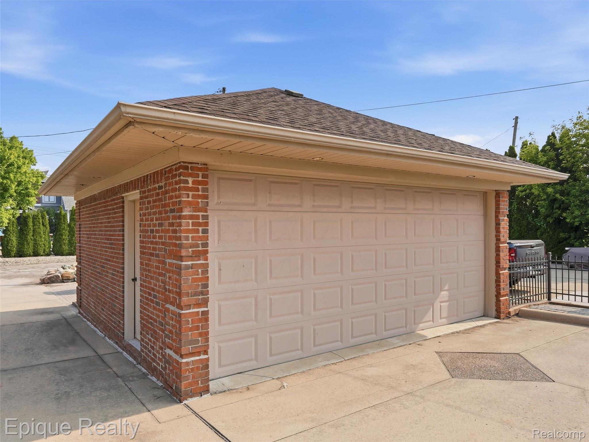 32354 N River Road Property Photo 71