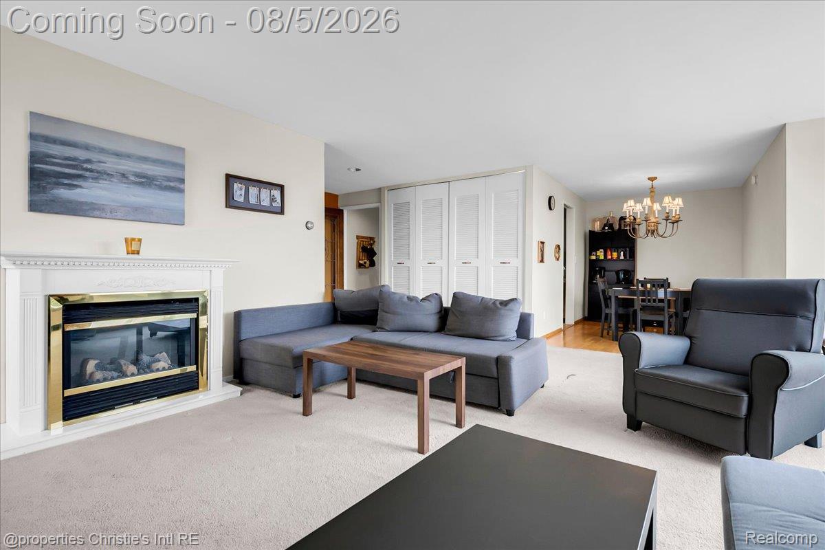 8200 E Jefferson Avenue Property Photo 15