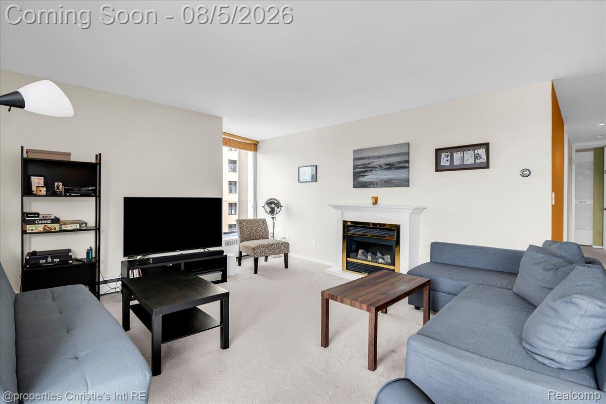 8200 E Jefferson Avenue Property Photo 18