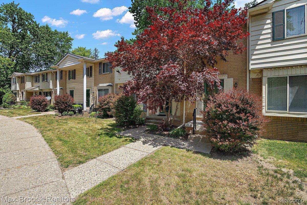 23656 Lahser Road Property Photo 1
