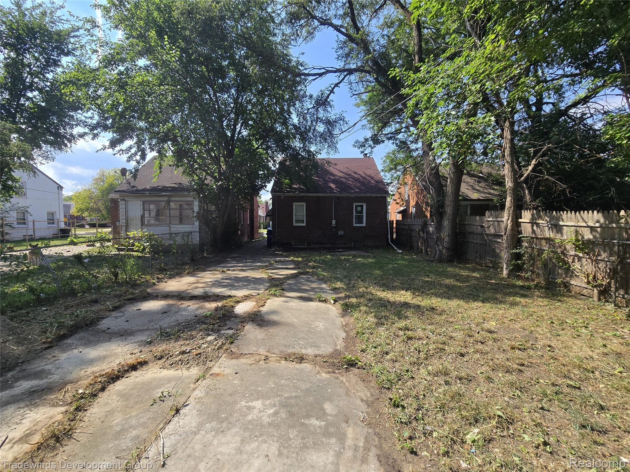 10742 Balfour Road Property Photo 4