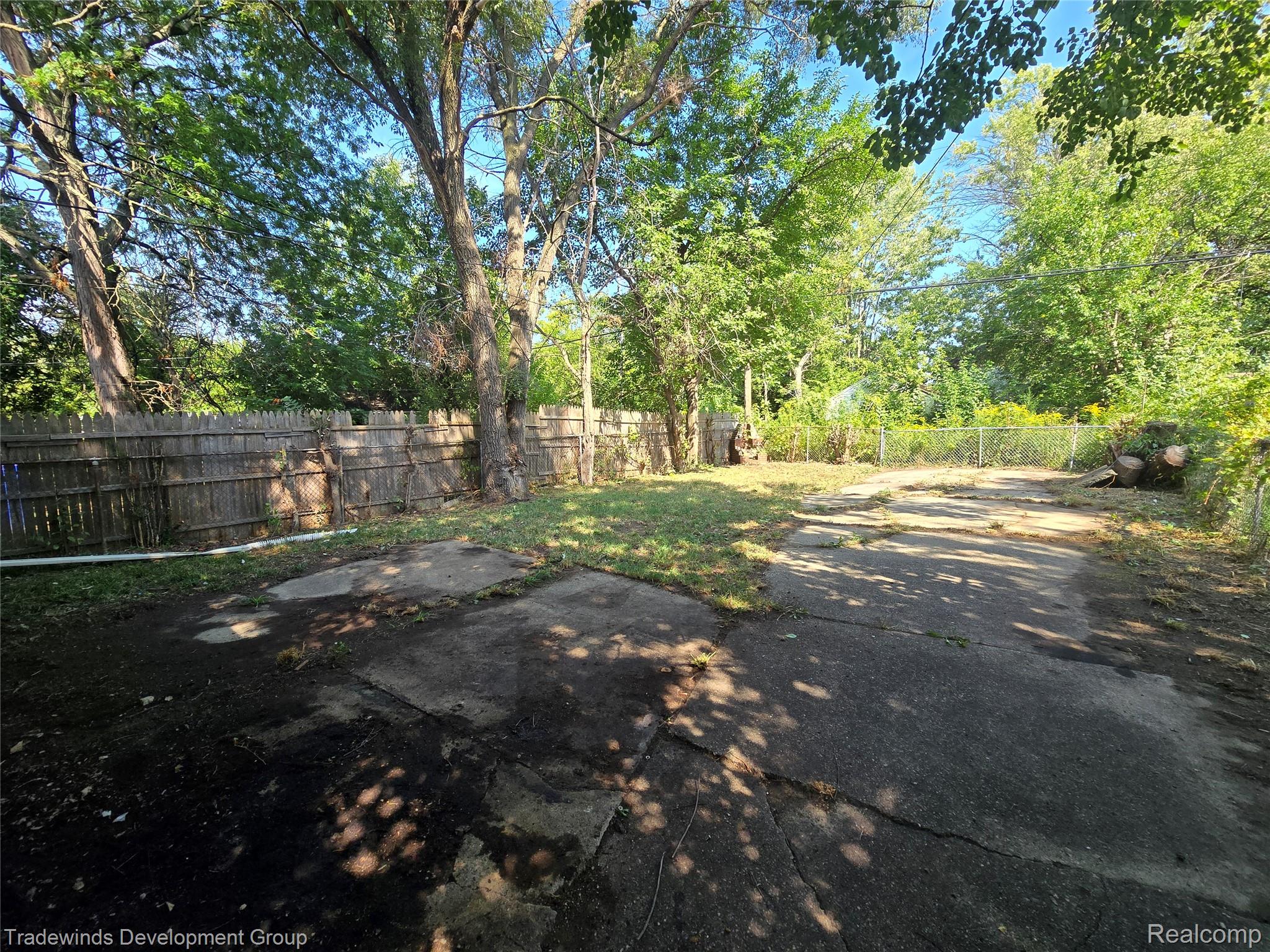 10742 Balfour Road Property Photo 5