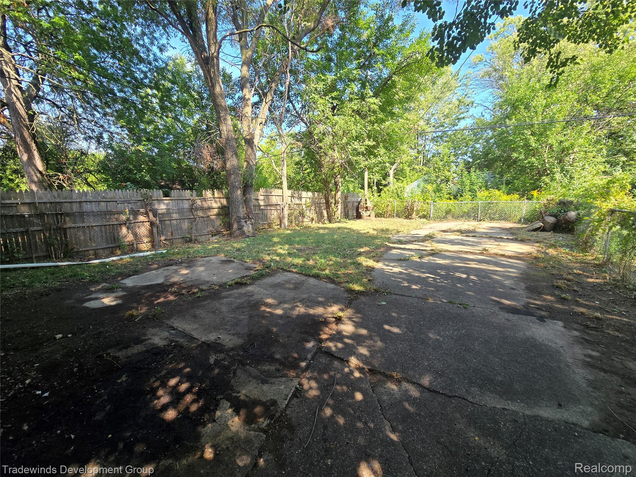 10742 Balfour Road Property Photo 6