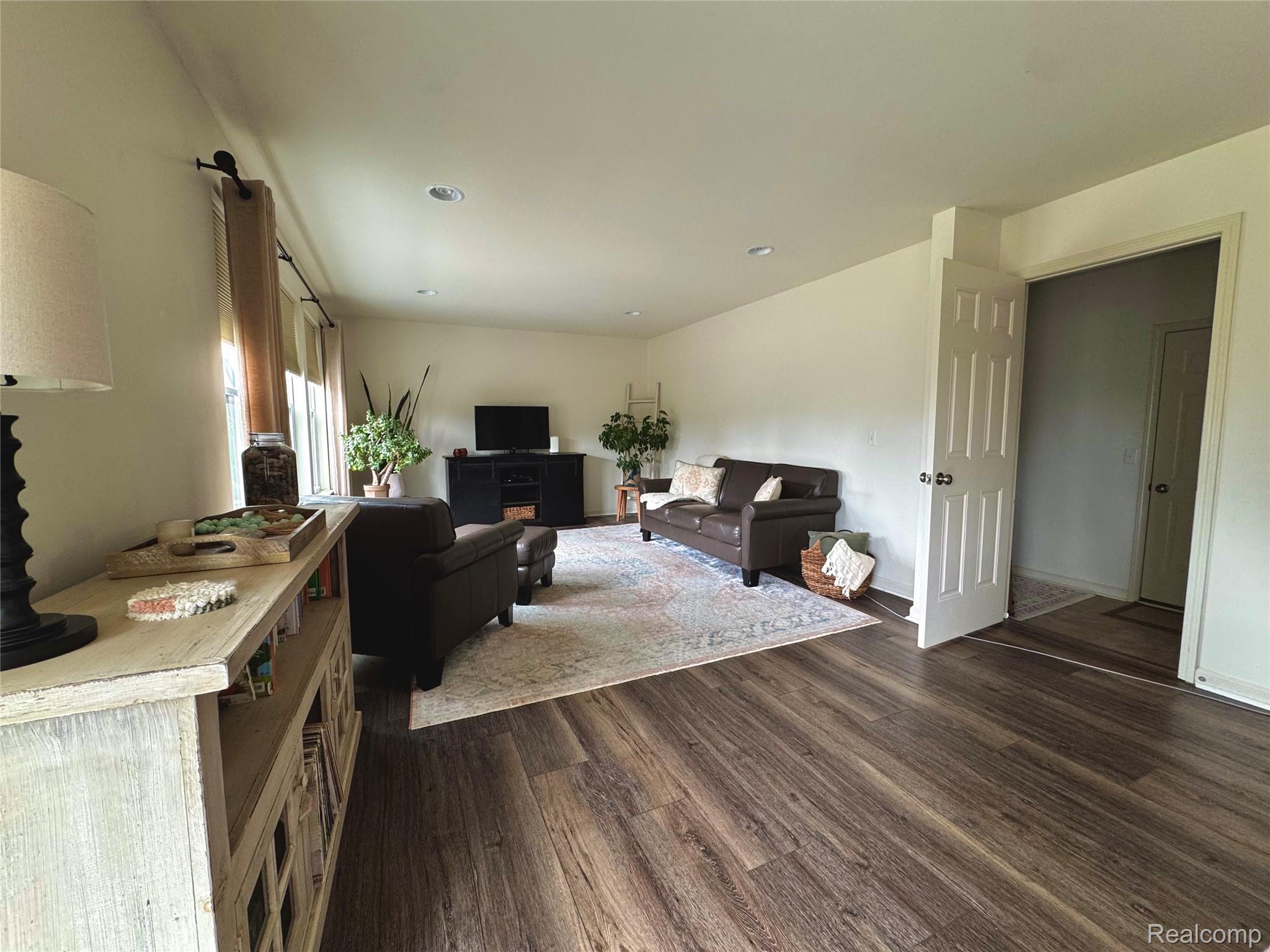 8987 Parkland Drive Property Photo 16