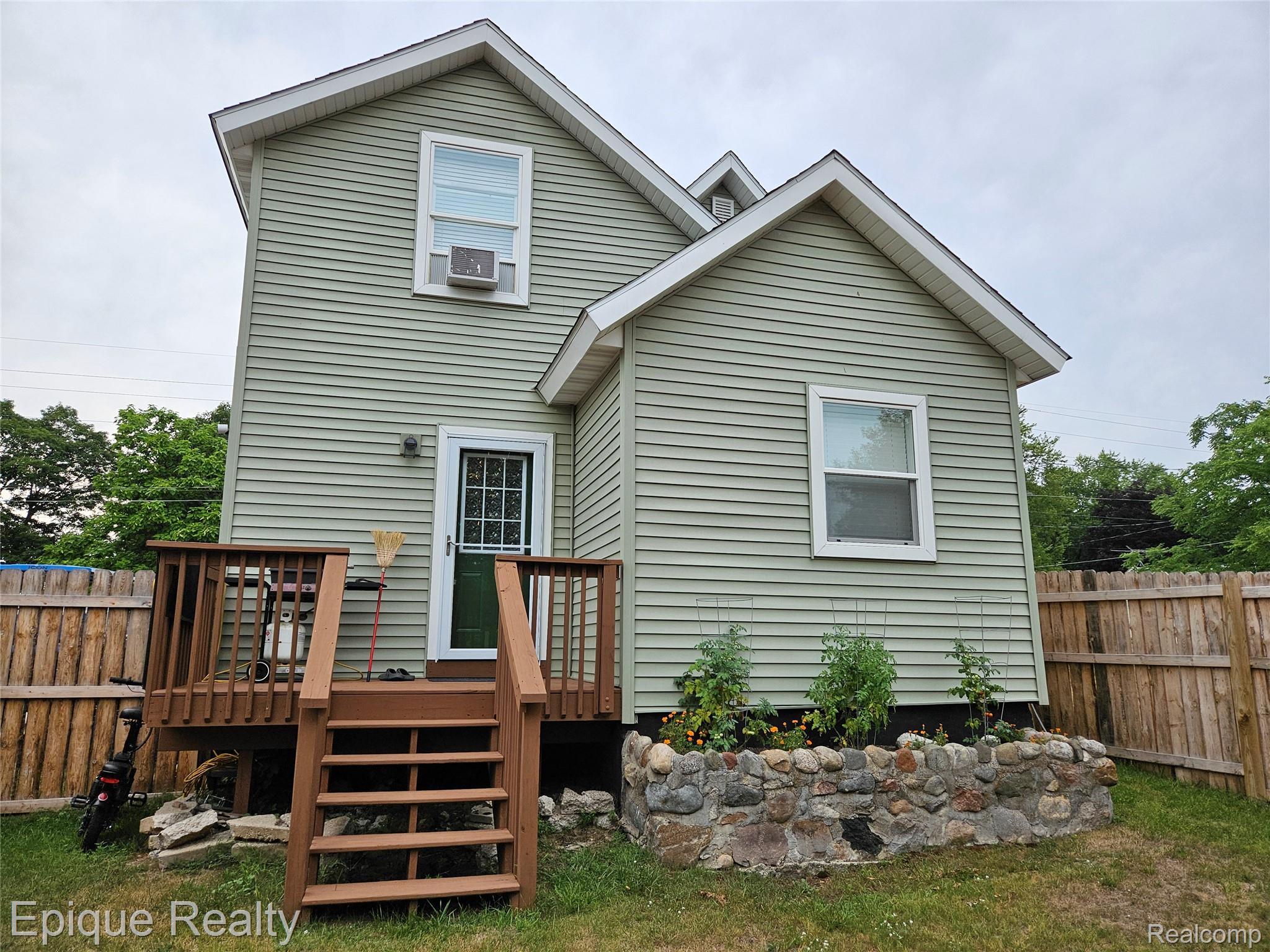 616 Crawford Street Property Photo 4