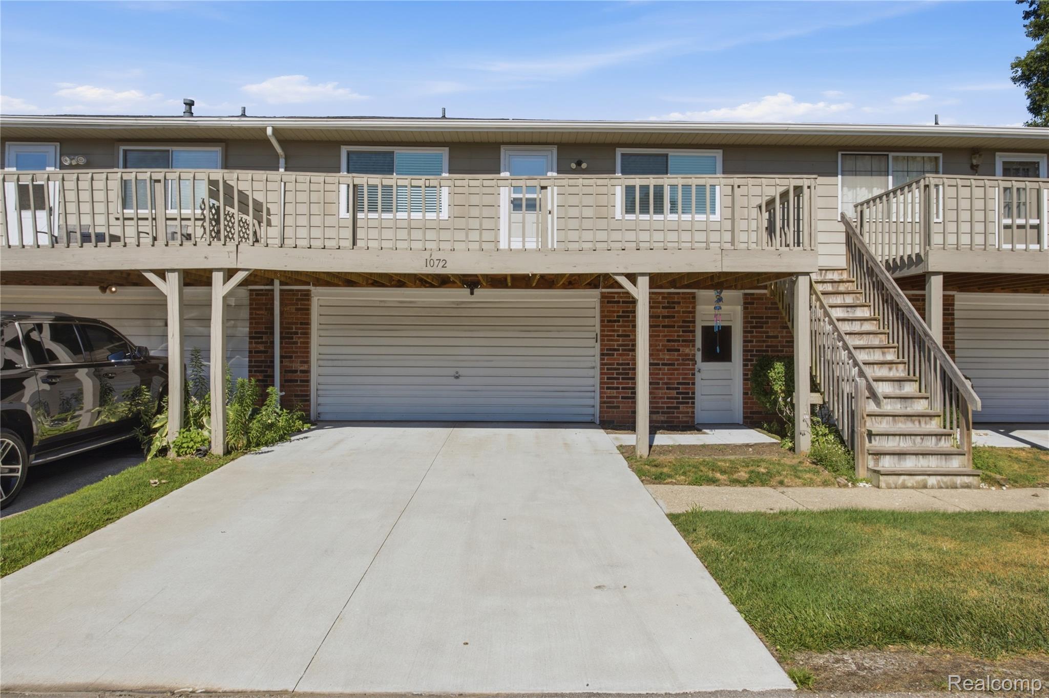 1072 Normandy Terrace Drive Property Photo 1