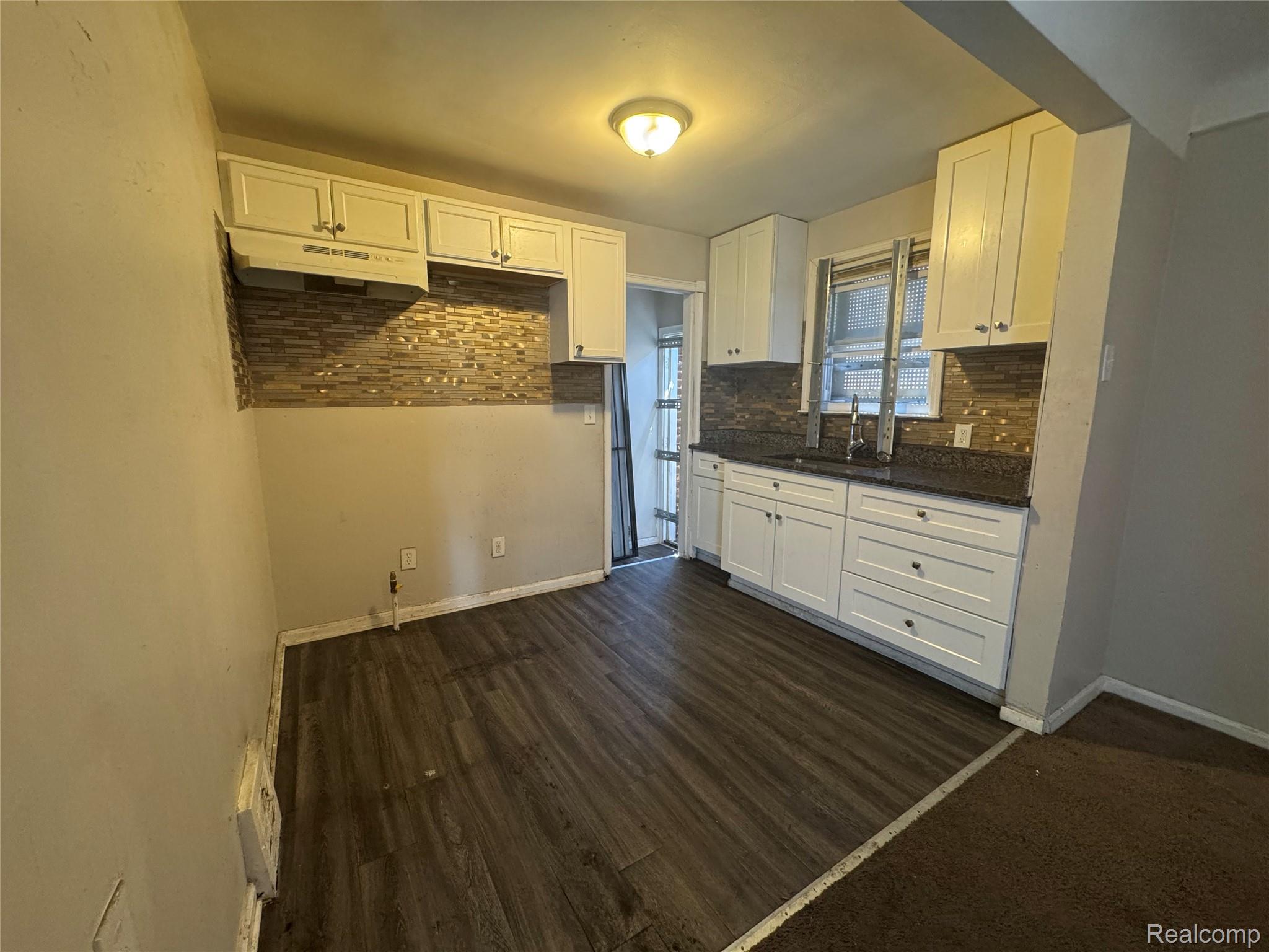 20452 Tracey Street Property Photo 4