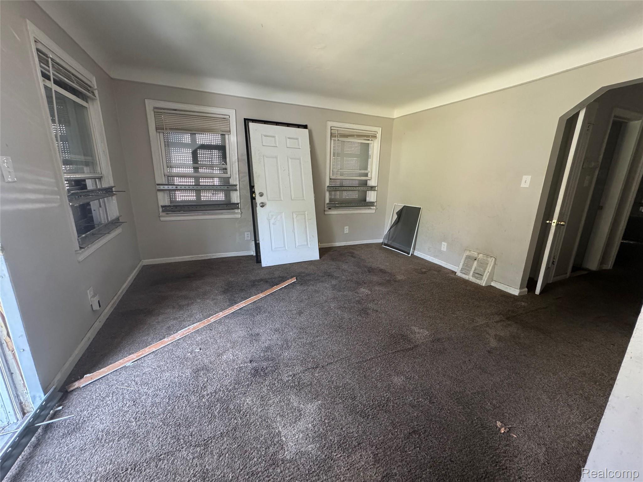 20452 Tracey Street Property Photo 5