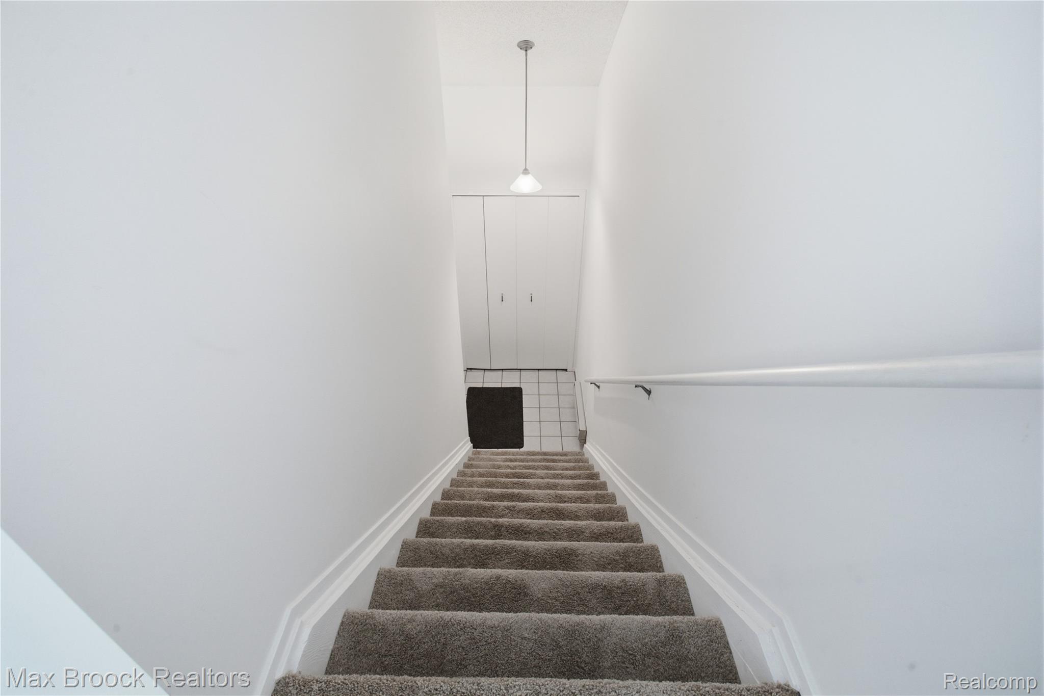 6580 Ridgefield Circle 203 Property Photo 4