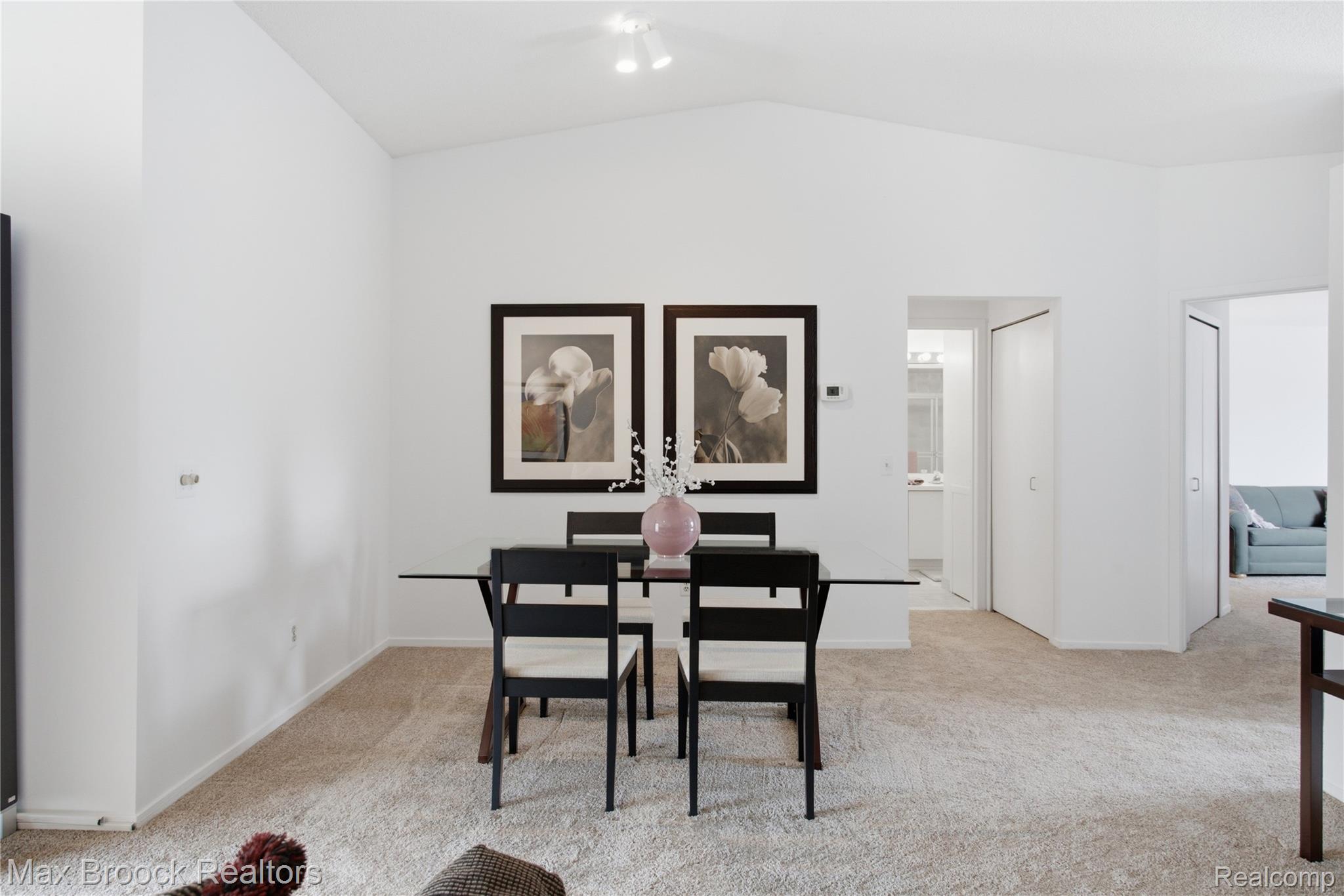 6580 Ridgefield Circle 203 Property Photo 11