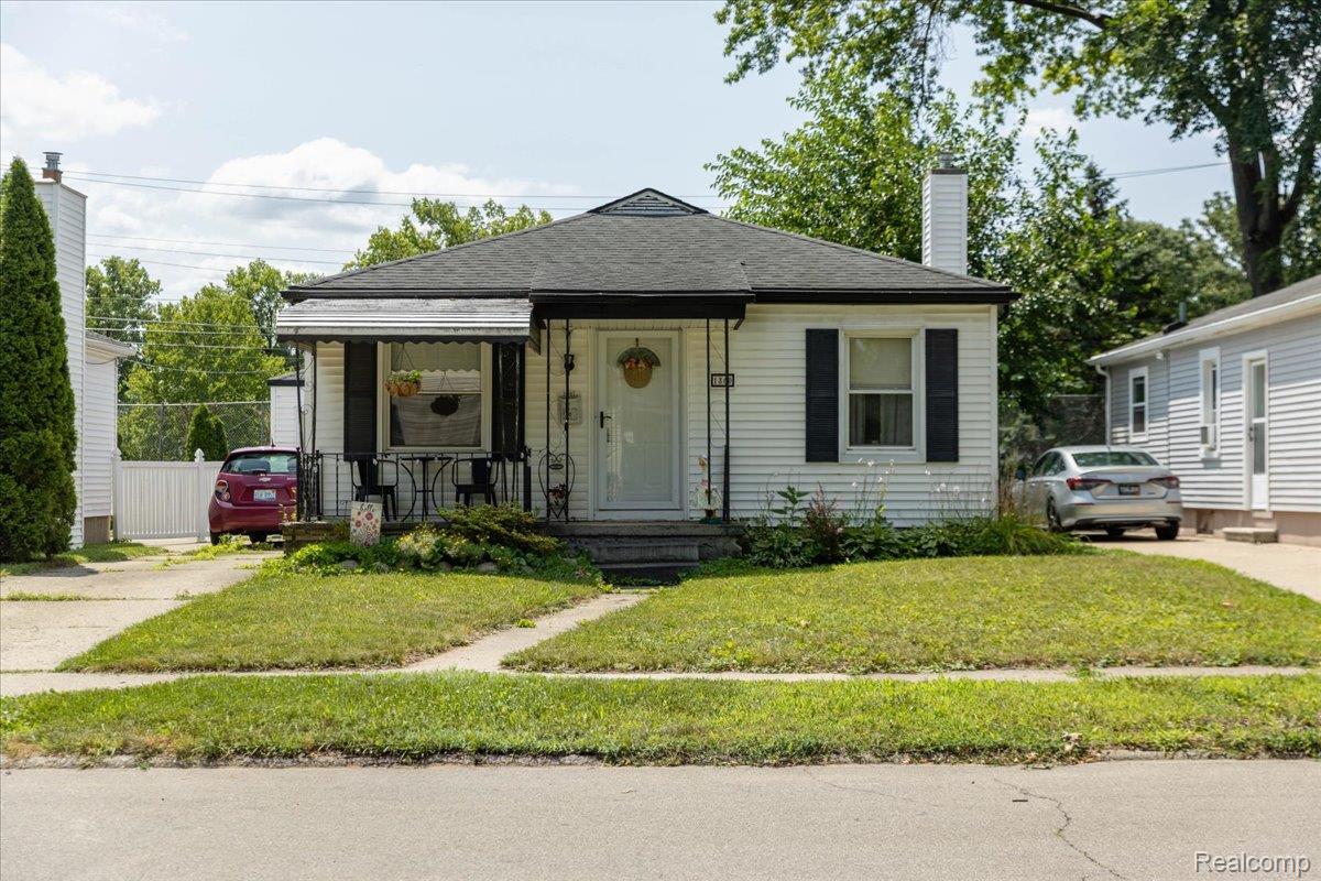 1860 Shevlin Street Property Photo 1