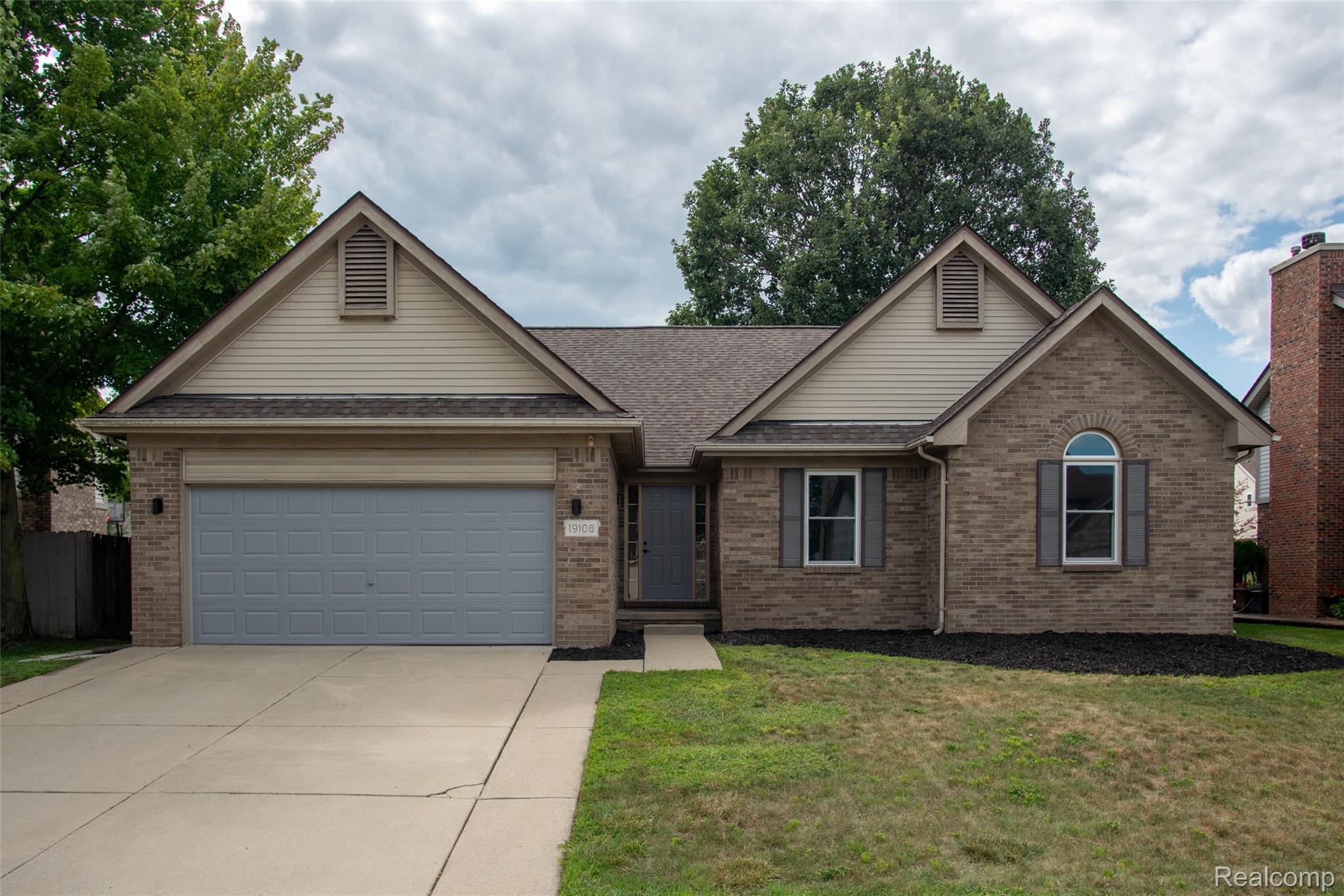 19108 Red Oak Lane Property Photo 1