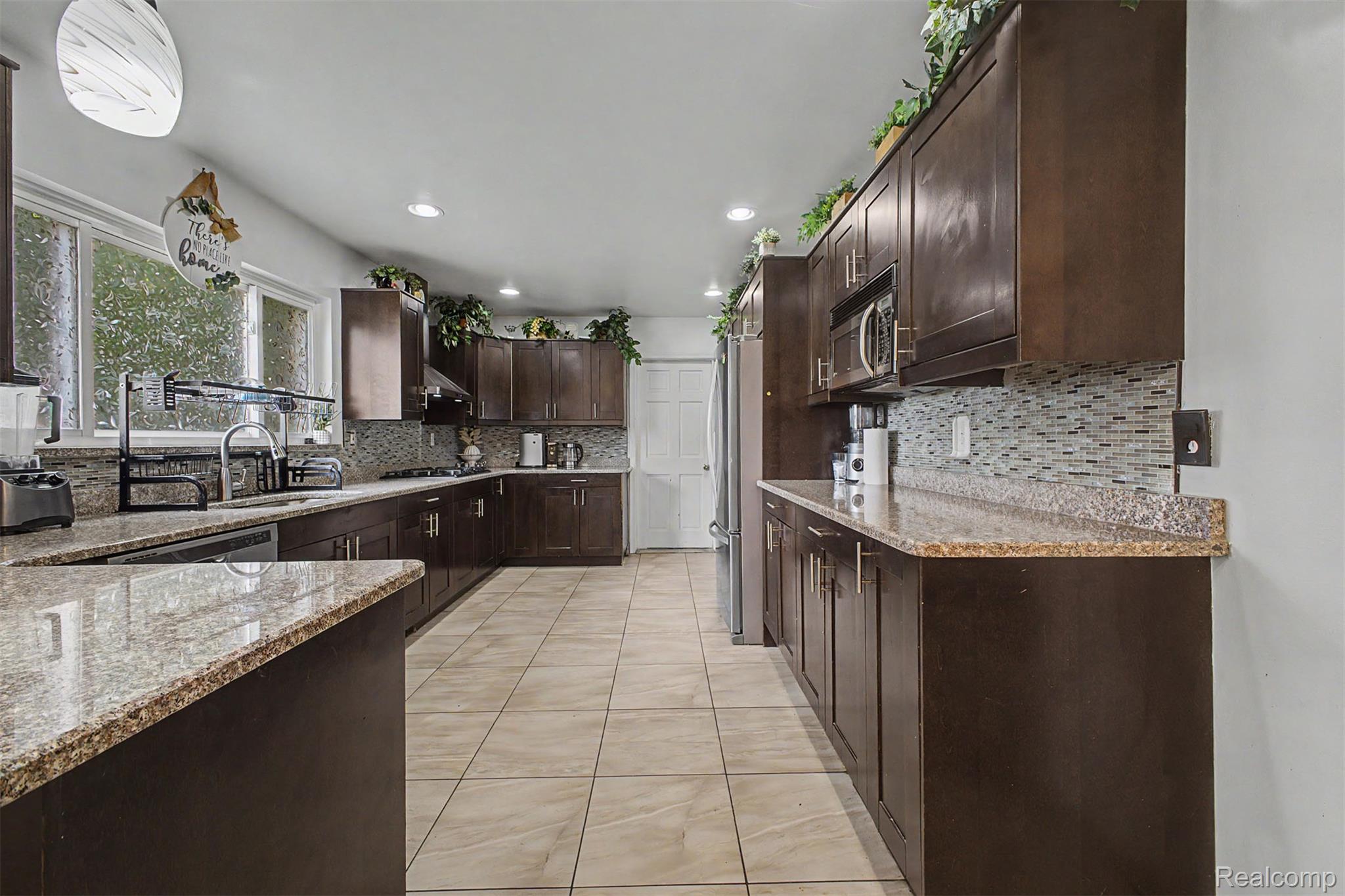 27355 Clairview Drive Property Photo 16