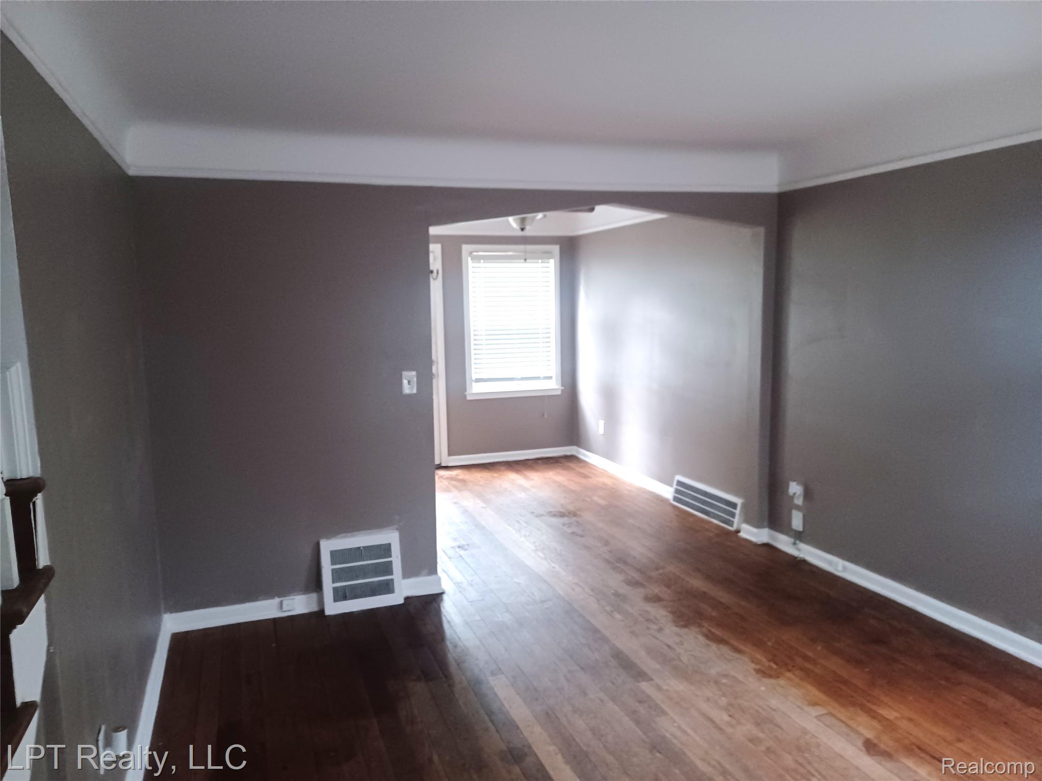 1009 E 4th Street Property Photo 5
