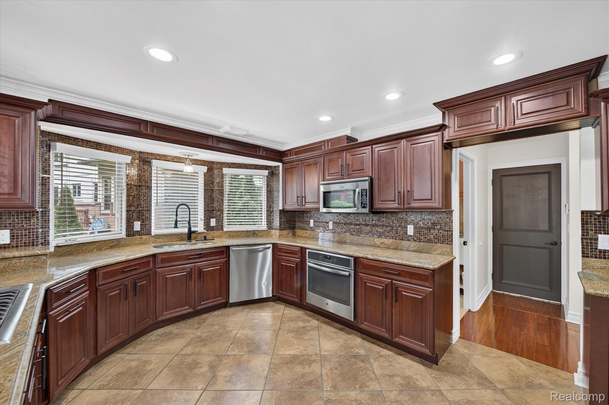 38808 Lancaster Drive Property Photo 3