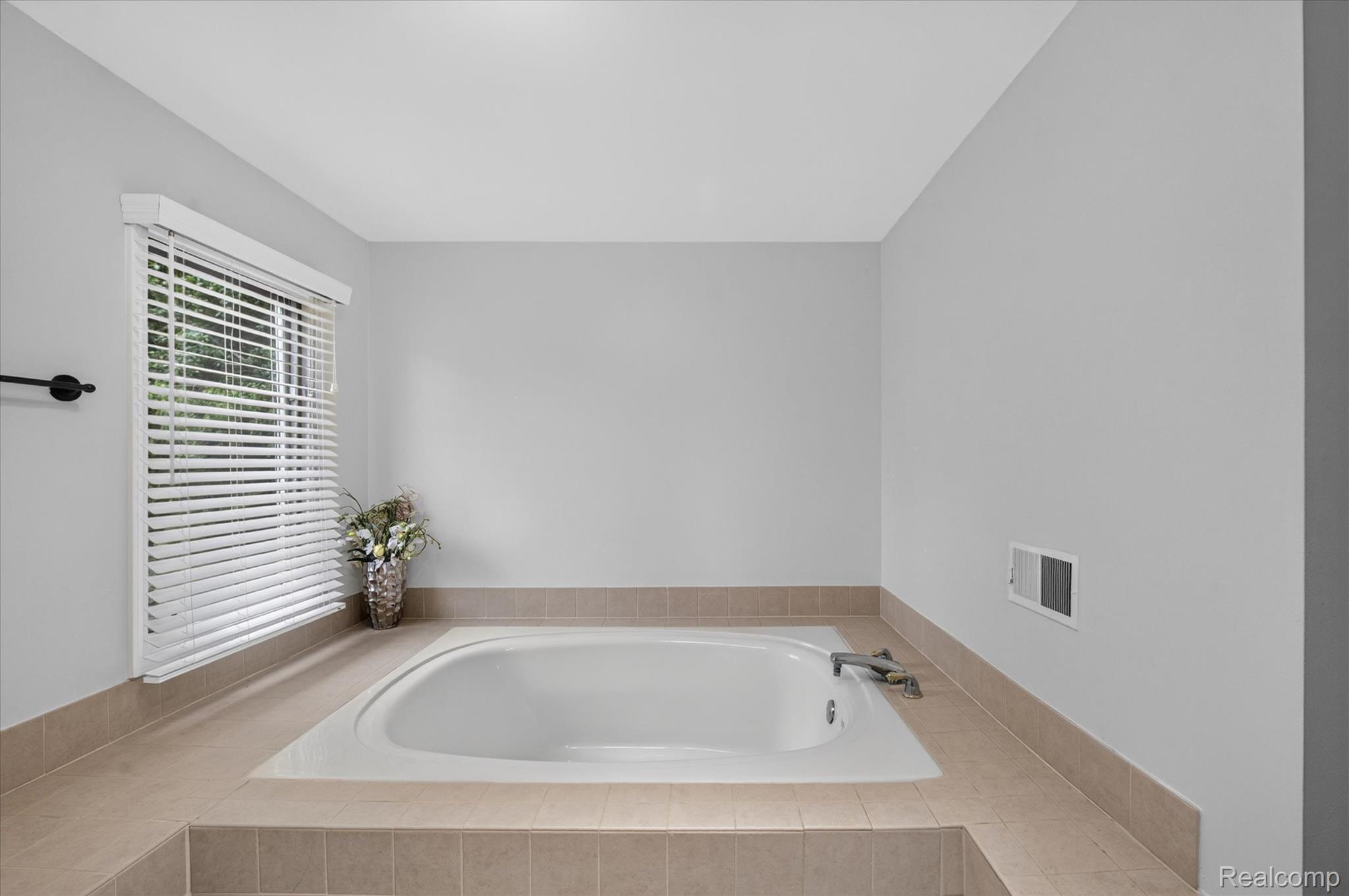 38808 Lancaster Drive Property Photo 28
