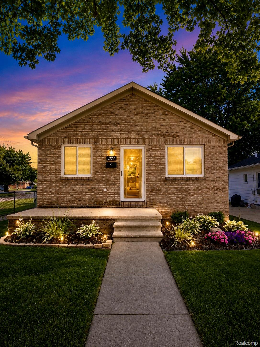 11124 Essex Avenue Property Photo 1