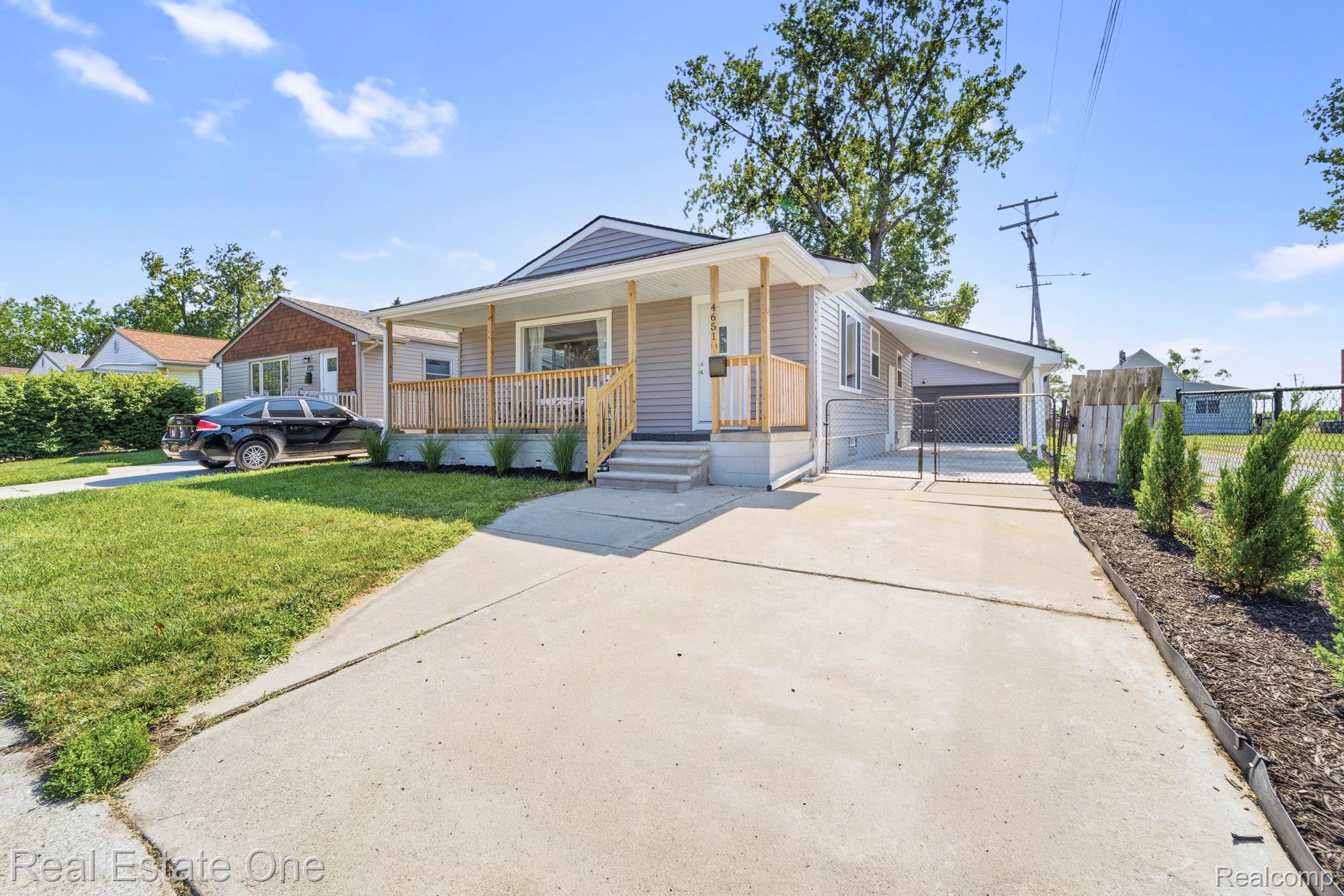 4651 9th Street Property Photo 1