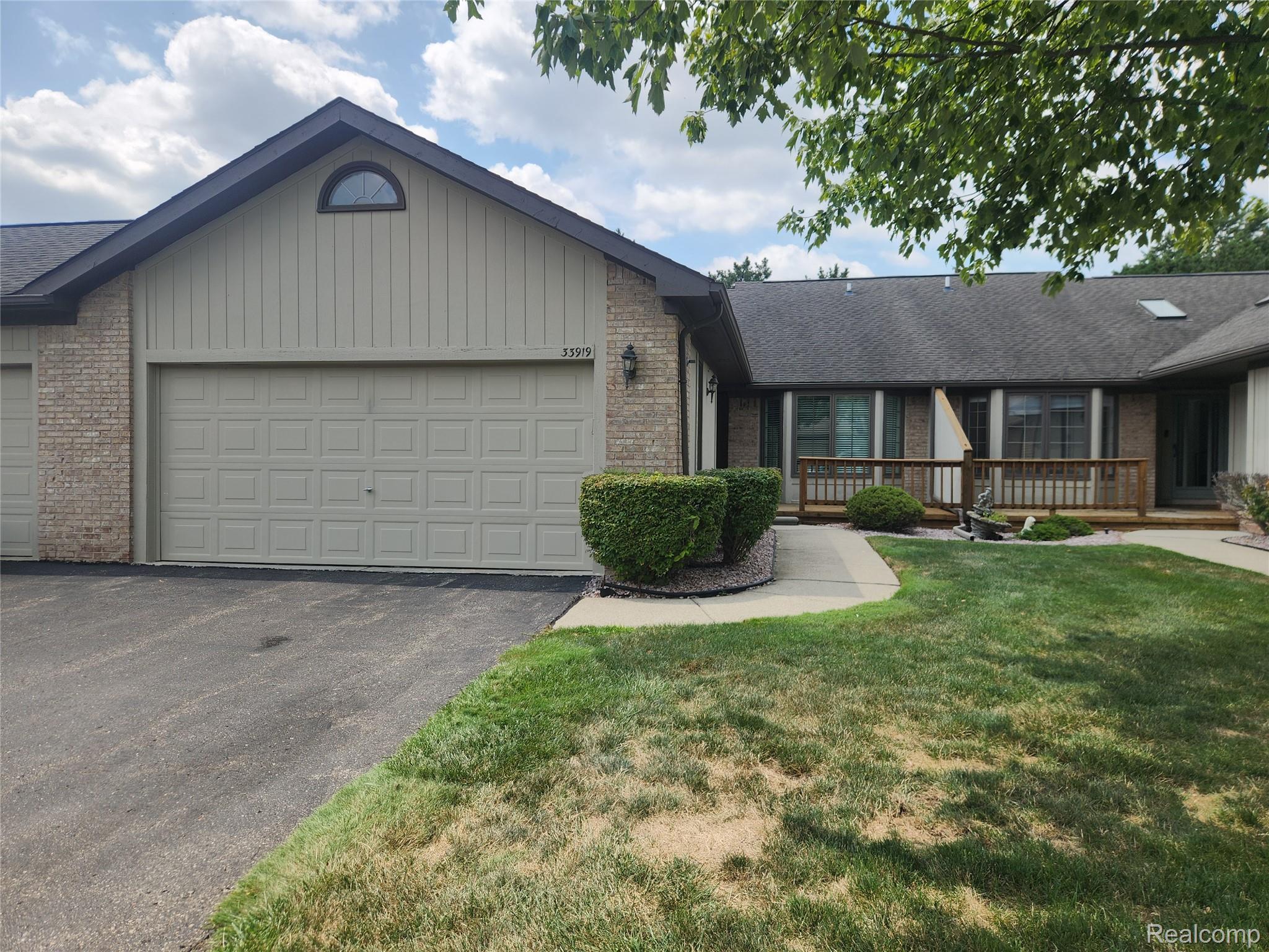 33919 Oakwood Drive Property Photo 1
