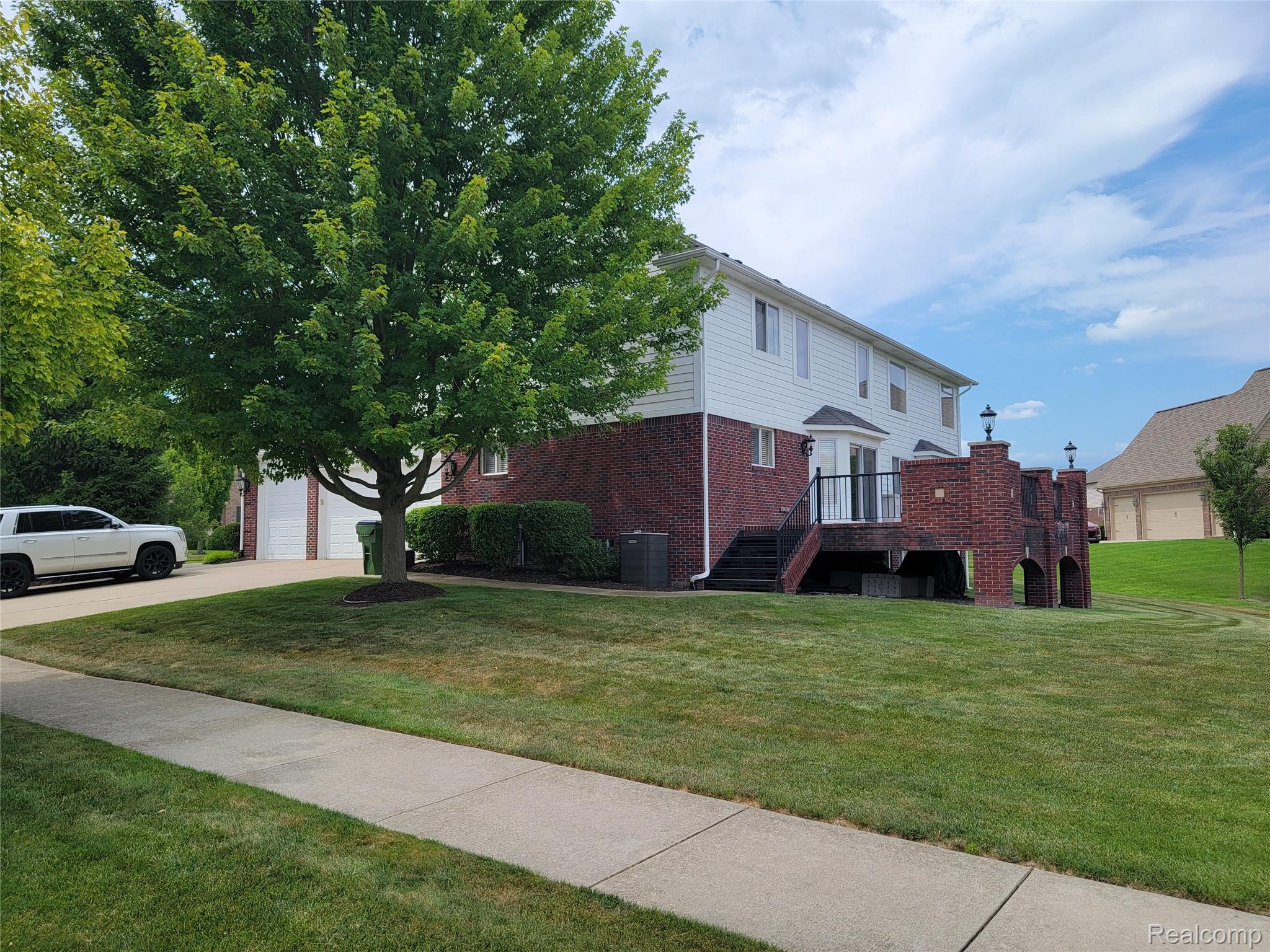 55958 Ashbrooke Drive Property Photo 2