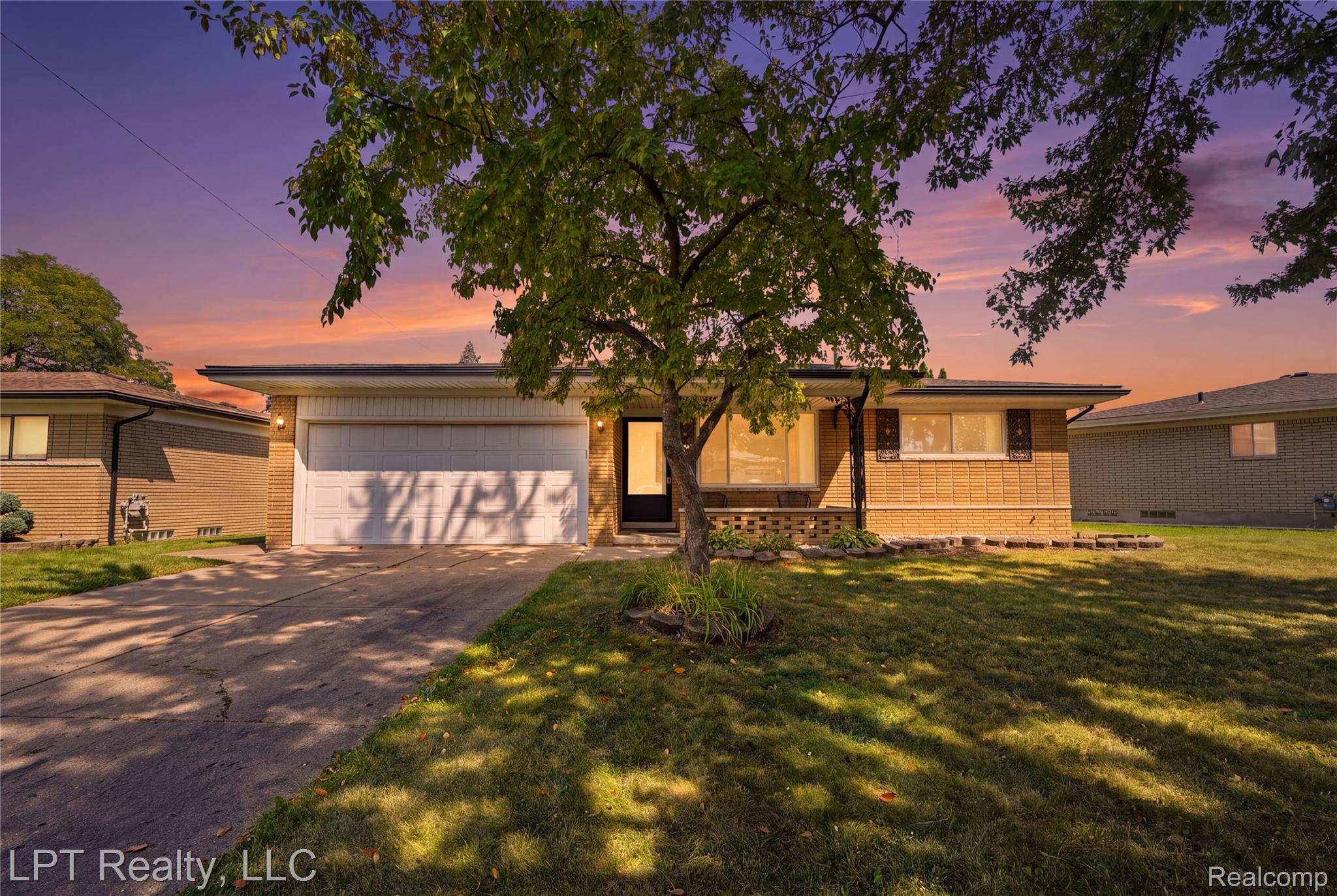 27756 Newport Drive Property Photo 1