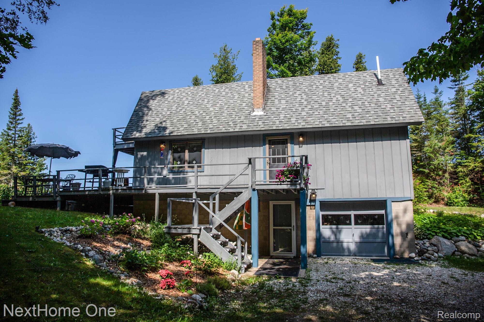 28095 Driftwood Court Property Photo 3