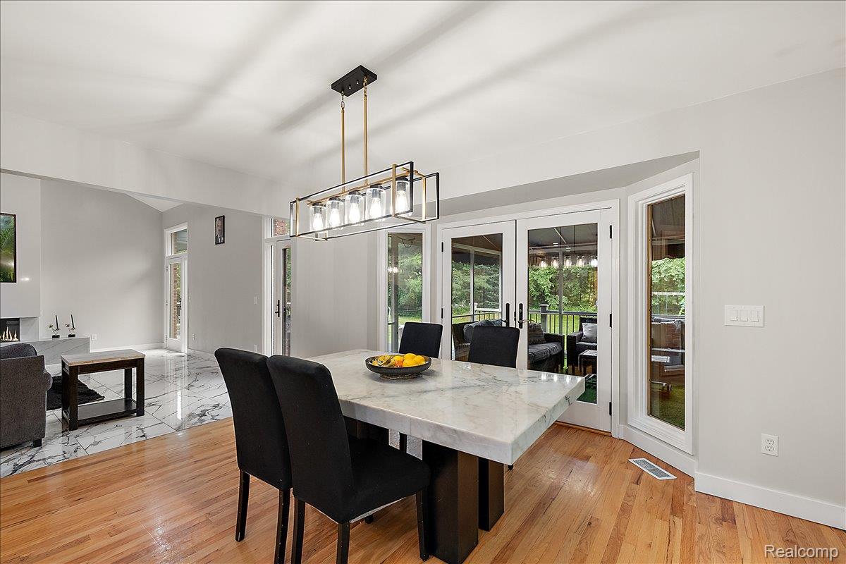 4700 Botany Glen Property Photo 14