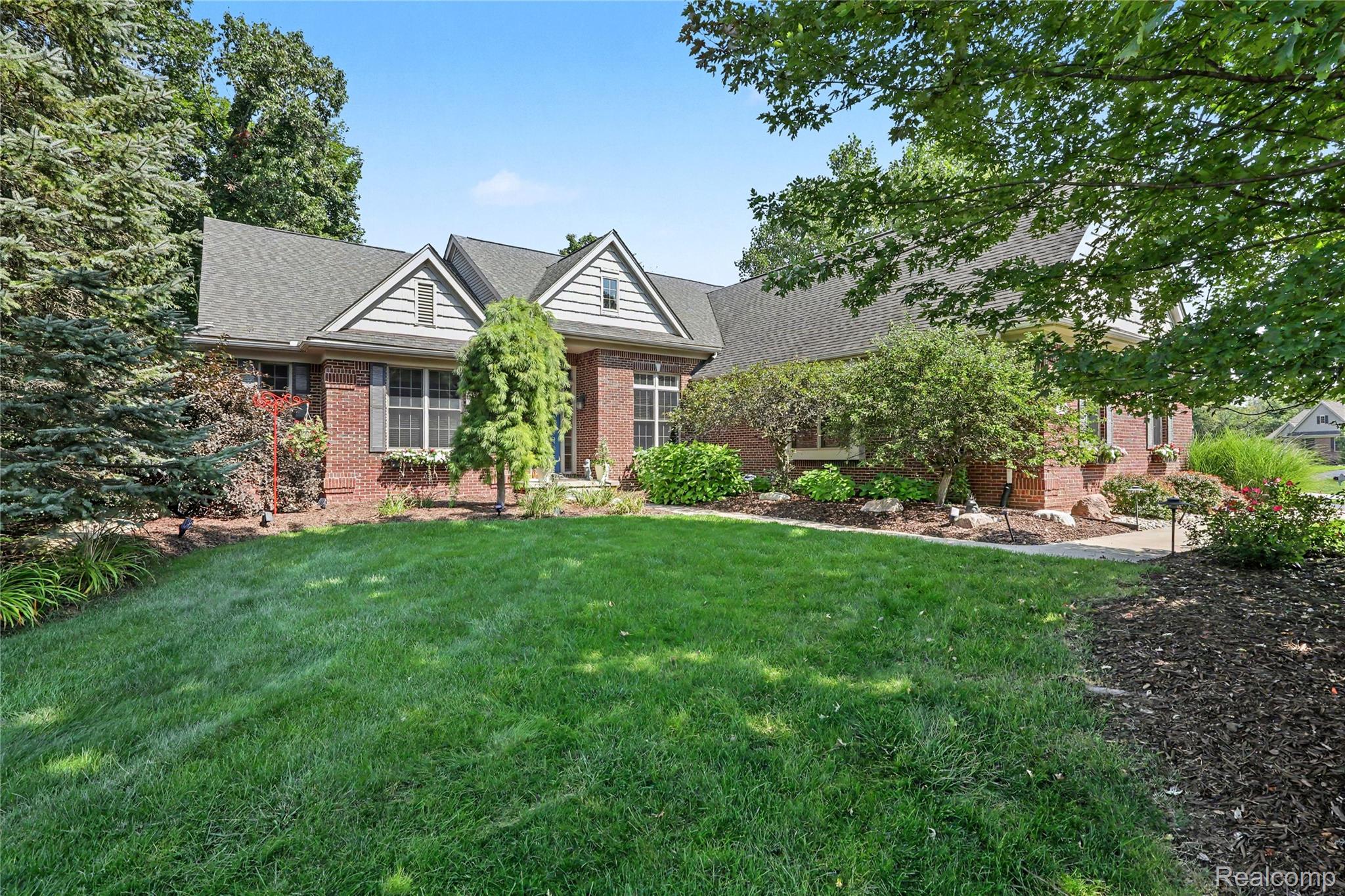 5929 Scott Circle Property Photo 1
