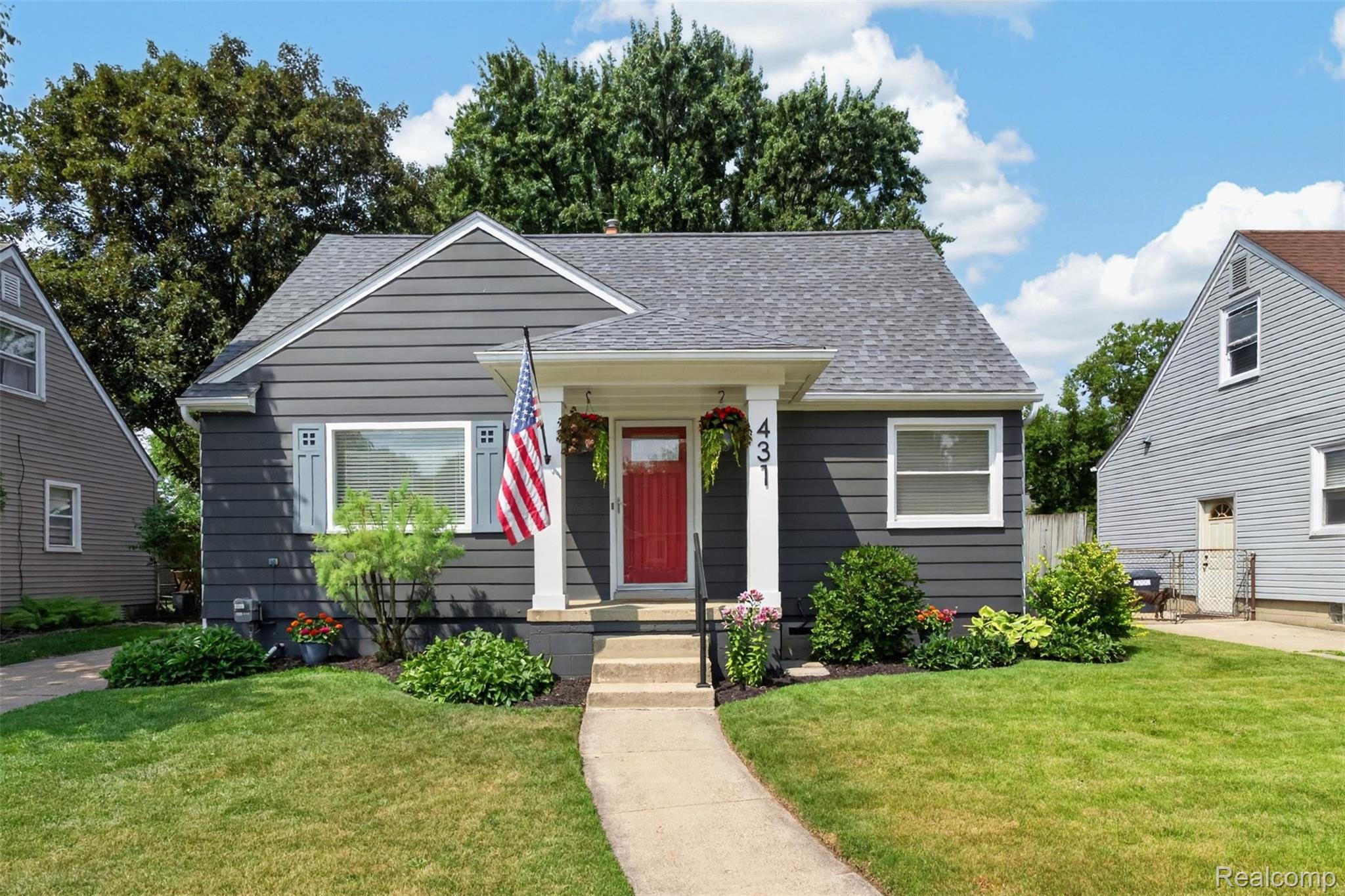431 N Edgeworth Avenue Property Photo 1