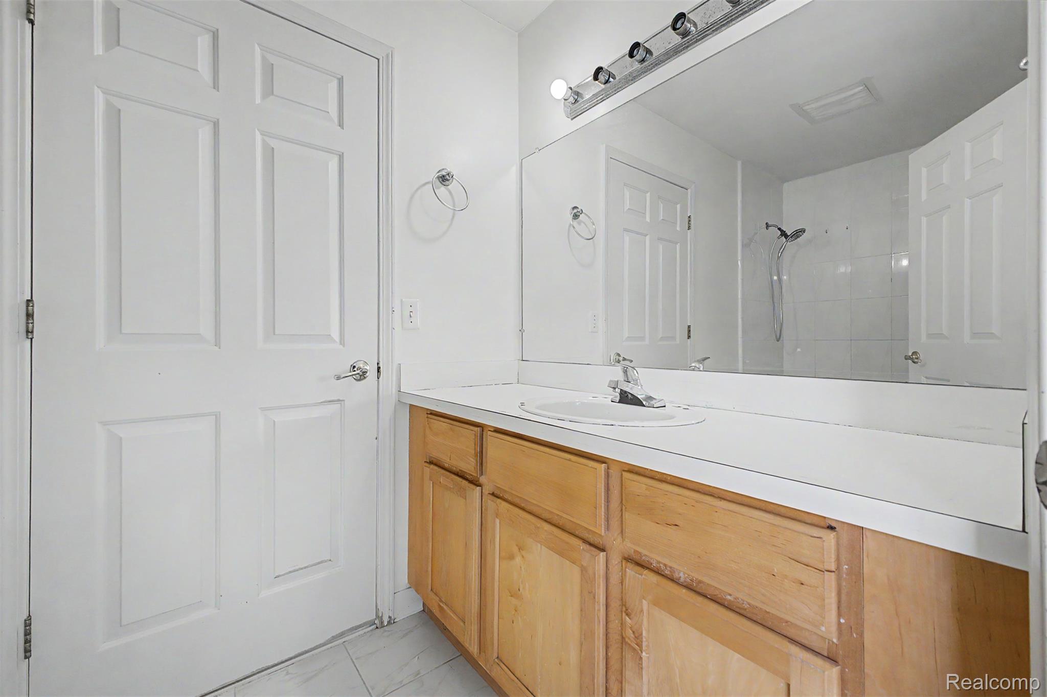 9 Lyons Court Property Photo 21