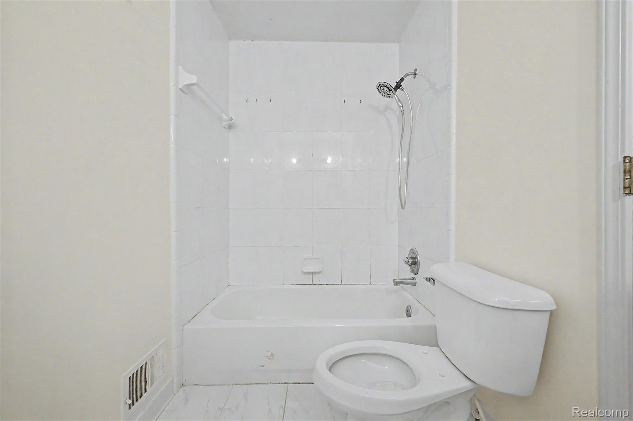 9 Lyons Court Property Photo 22