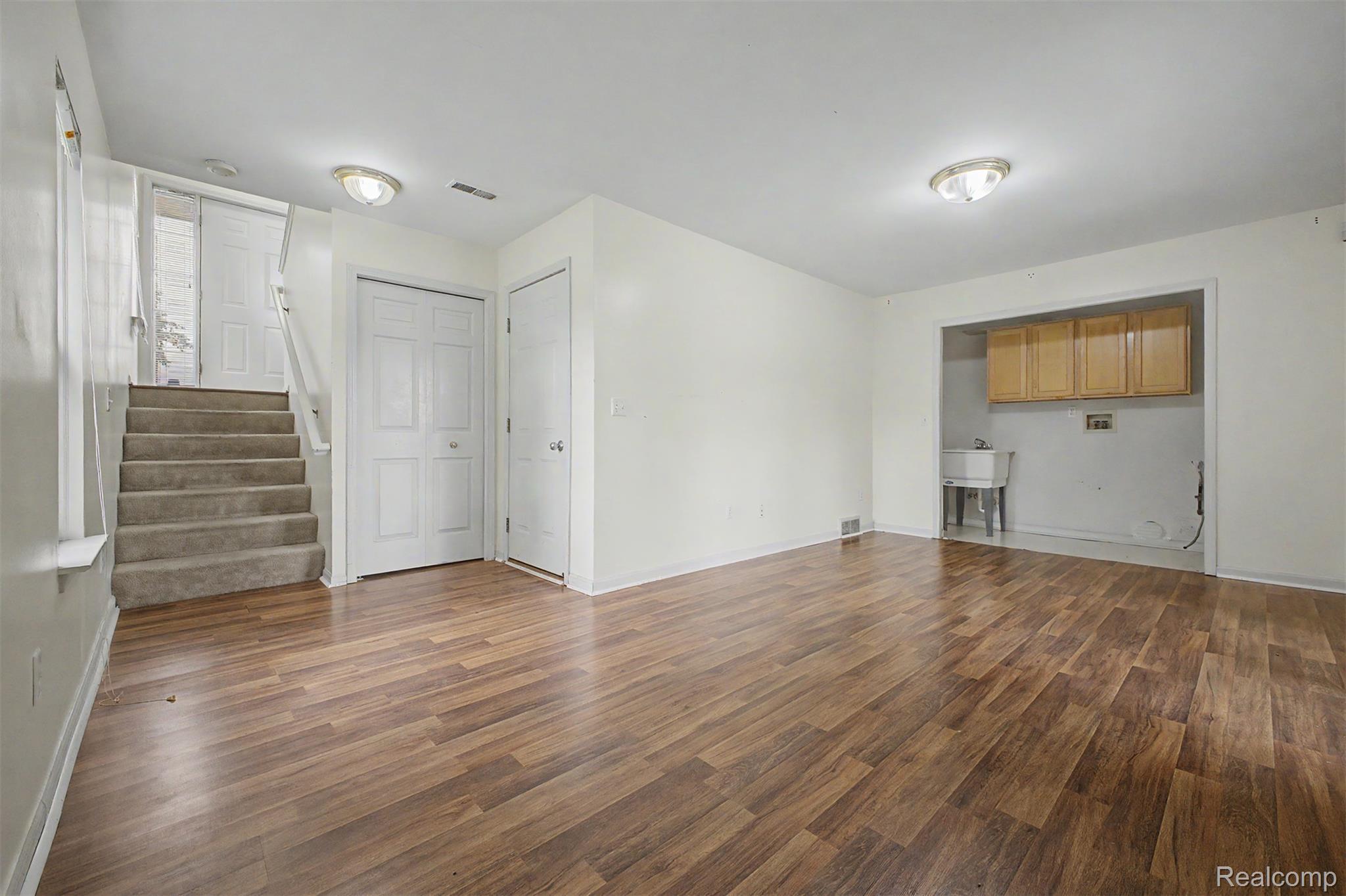 9 Lyons Court Property Photo 30