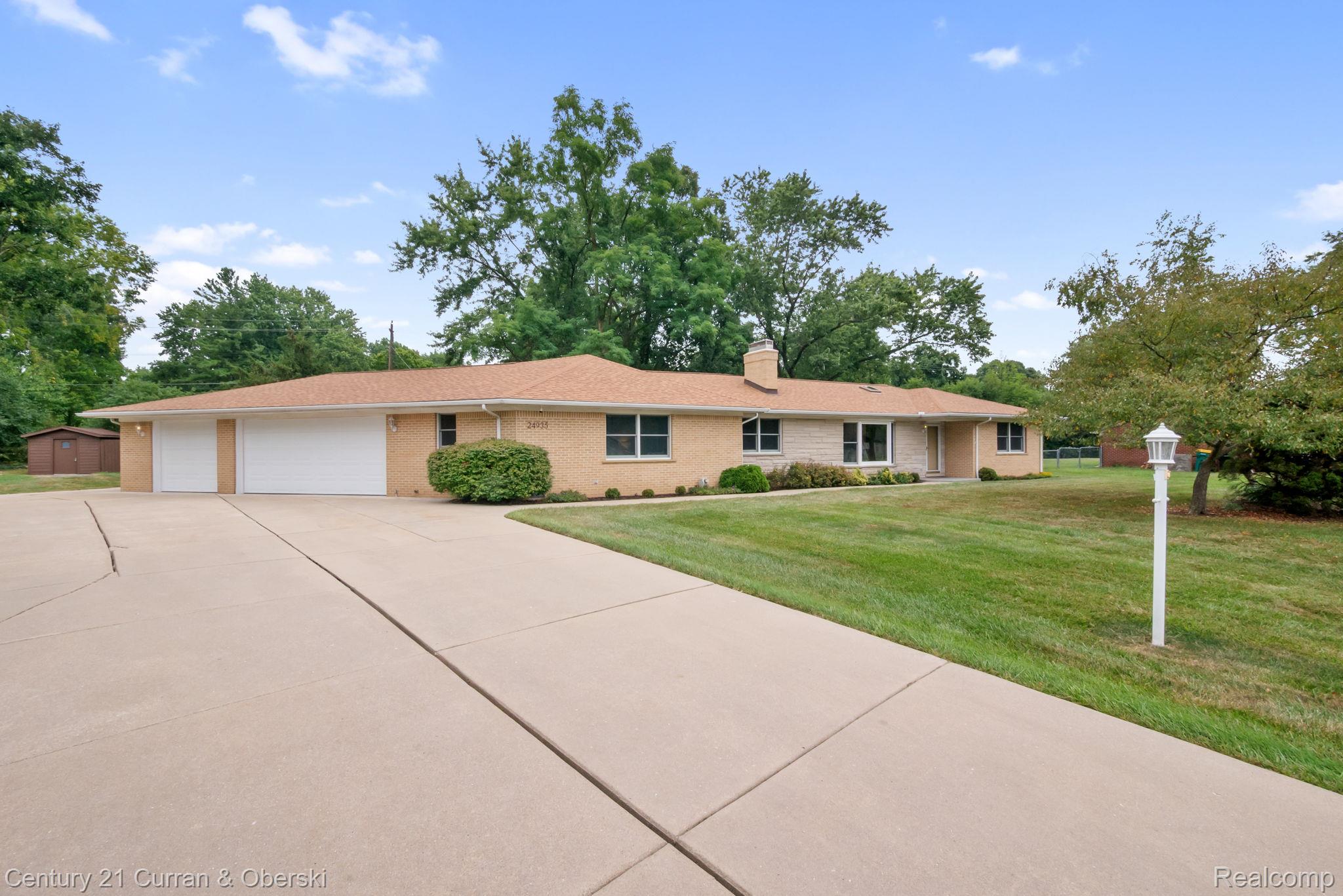 24935 Lakeland Street Property Photo 1
