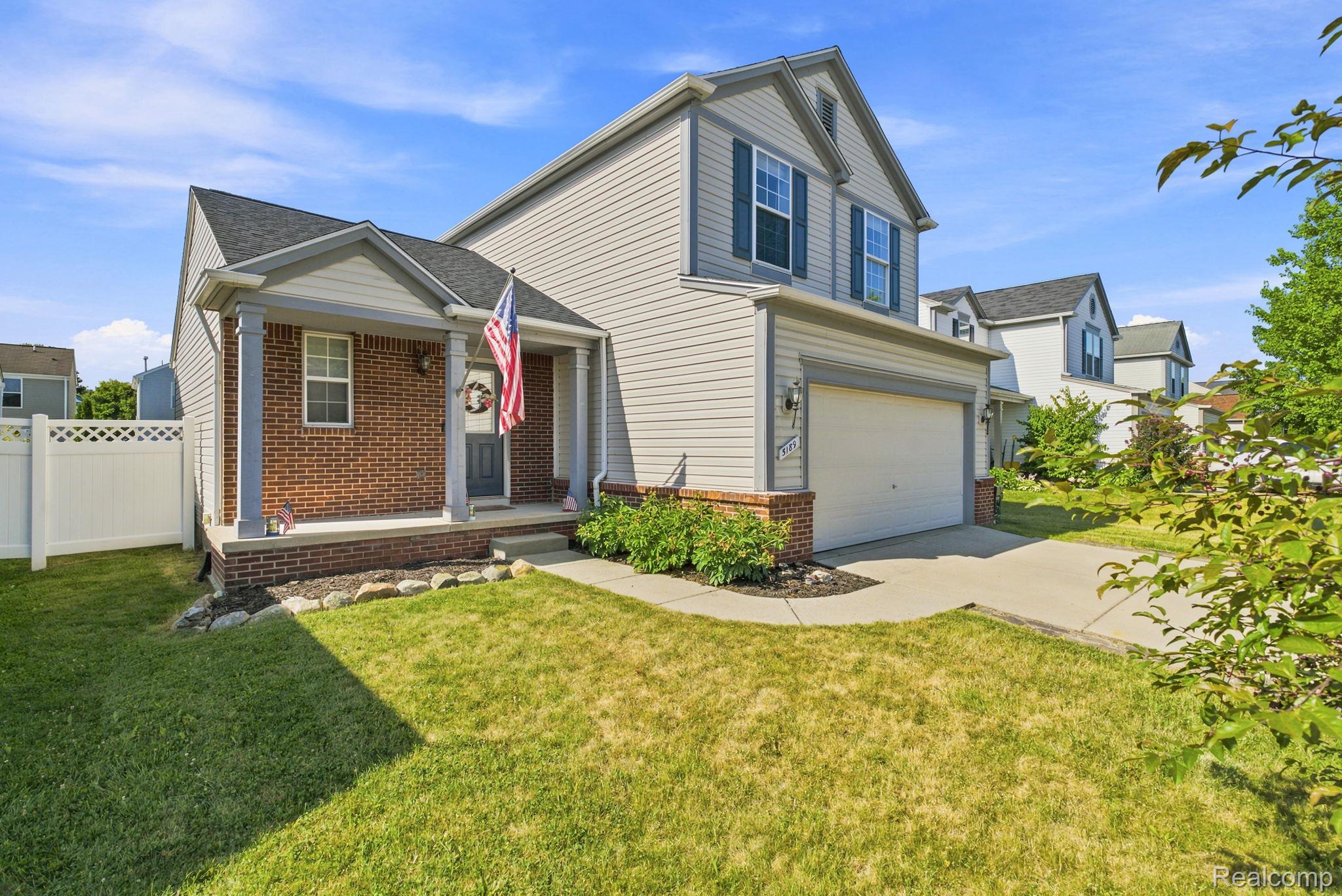 5189 Meadow Crest Circle Property Photo 3
