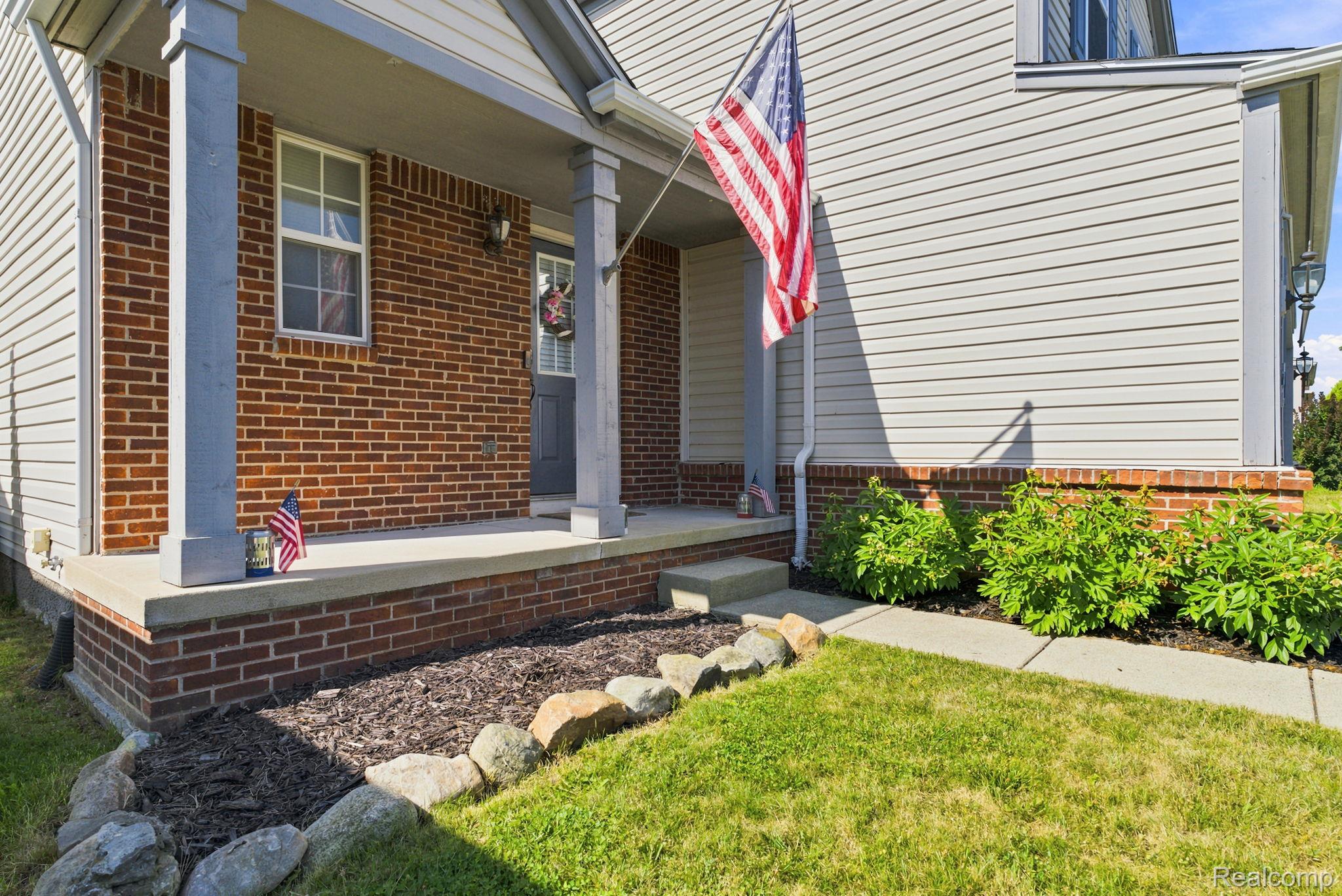 5189 Meadow Crest Circle Property Photo 5
