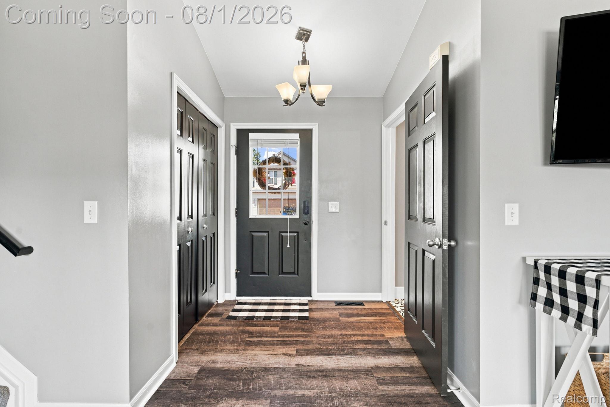 5189 Meadow Crest Circle Property Photo 7