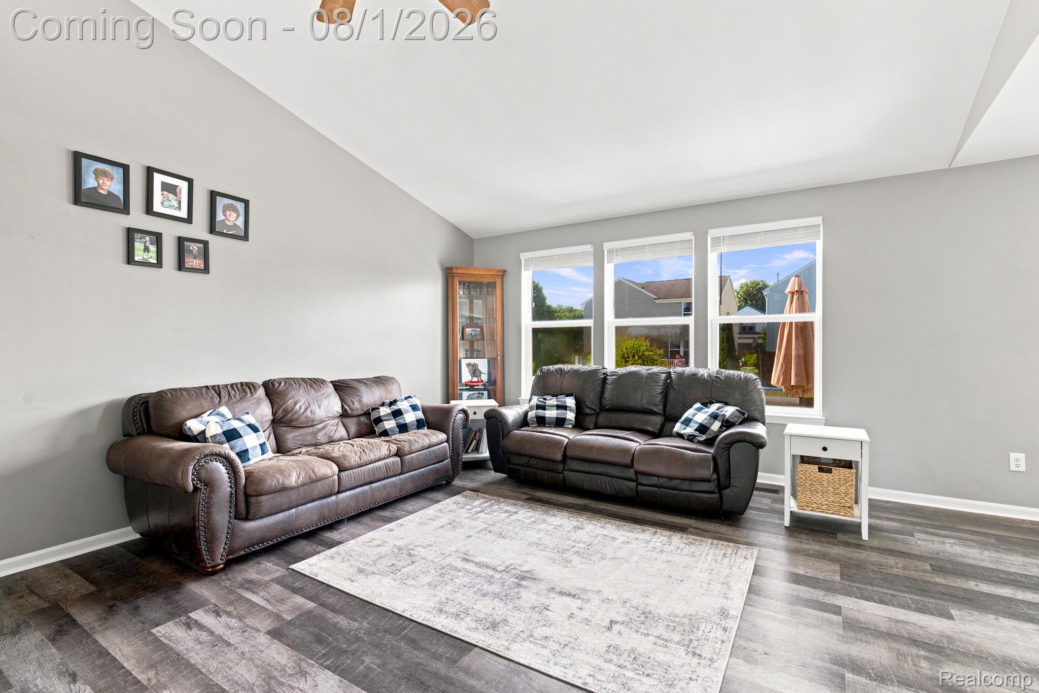 5189 Meadow Crest Circle Property Photo 9