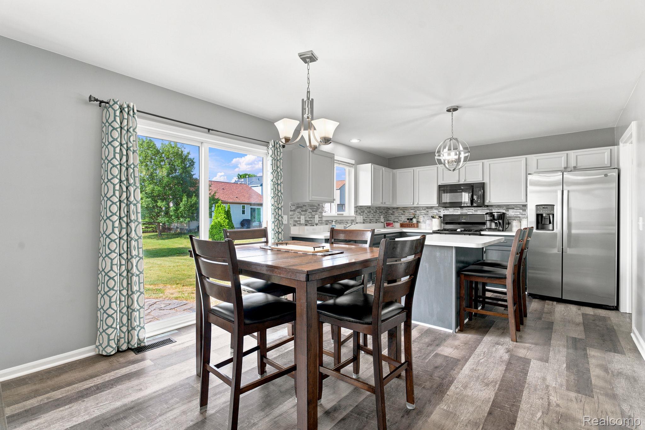 5189 Meadow Crest Circle Property Photo 12