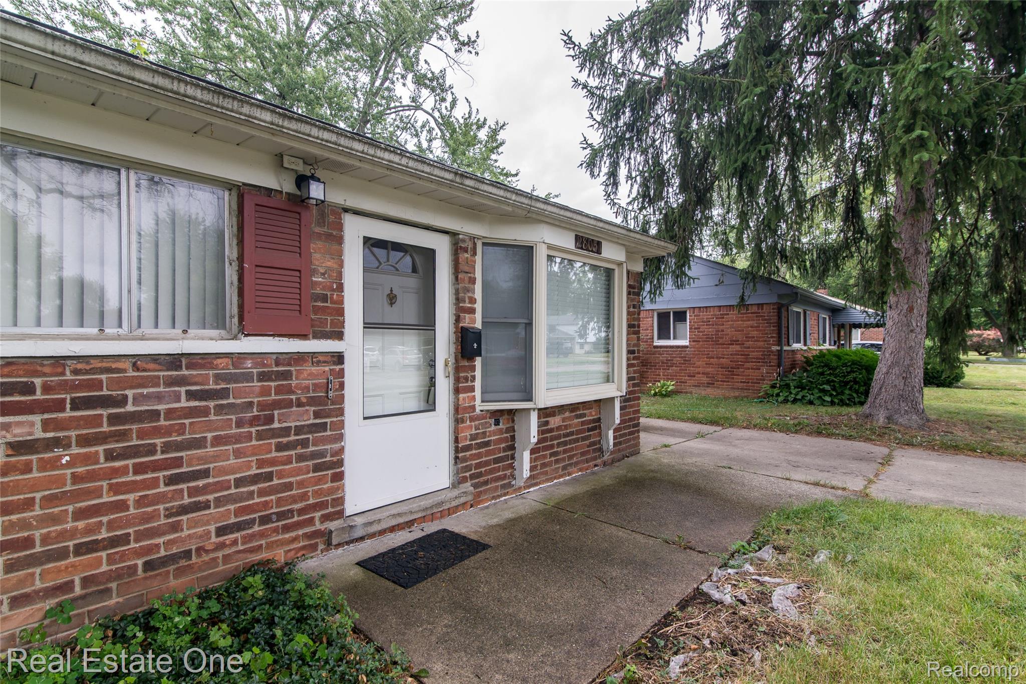 28051 Stuart Avenue Property Photo 3