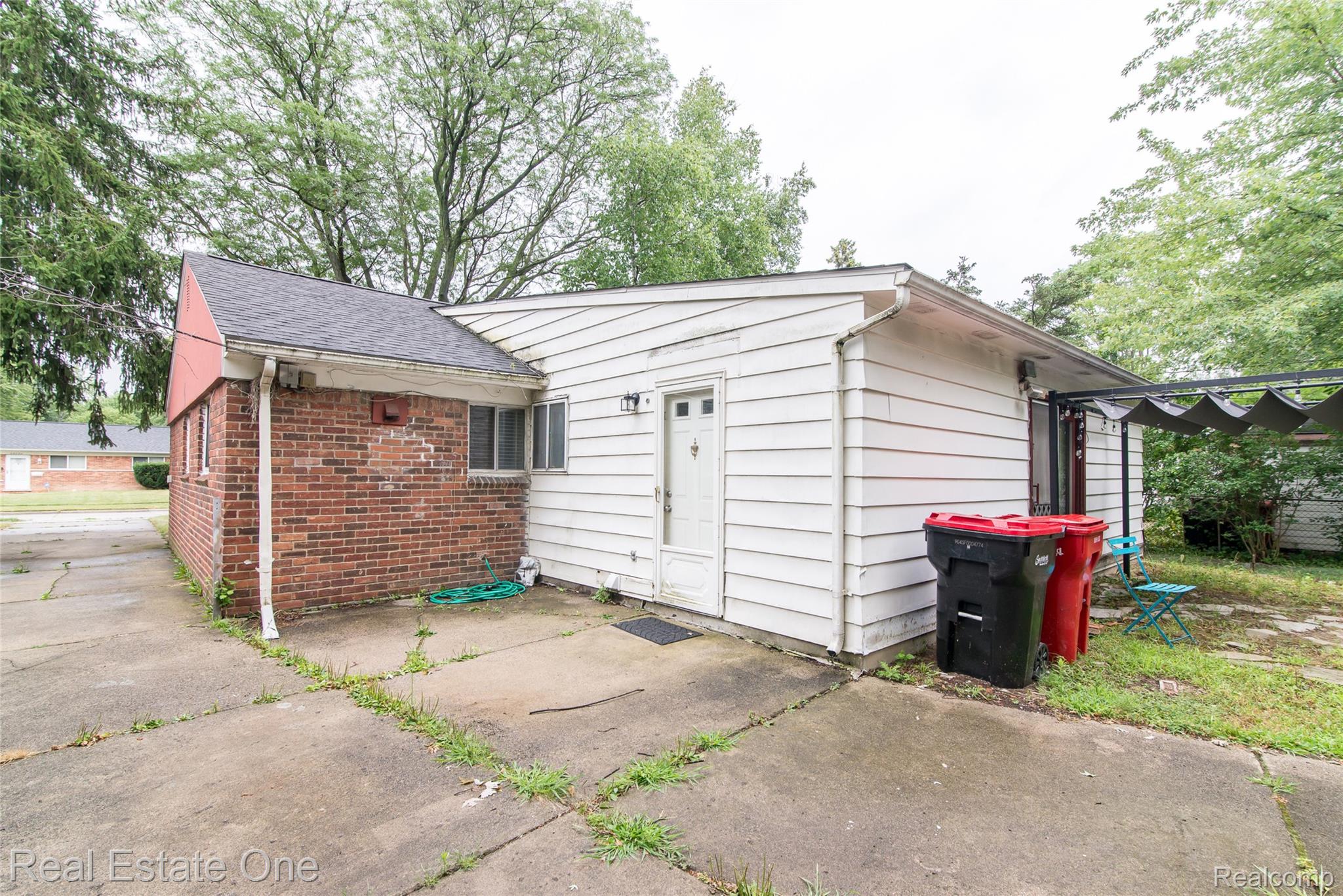 28051 Stuart Avenue Property Photo 4