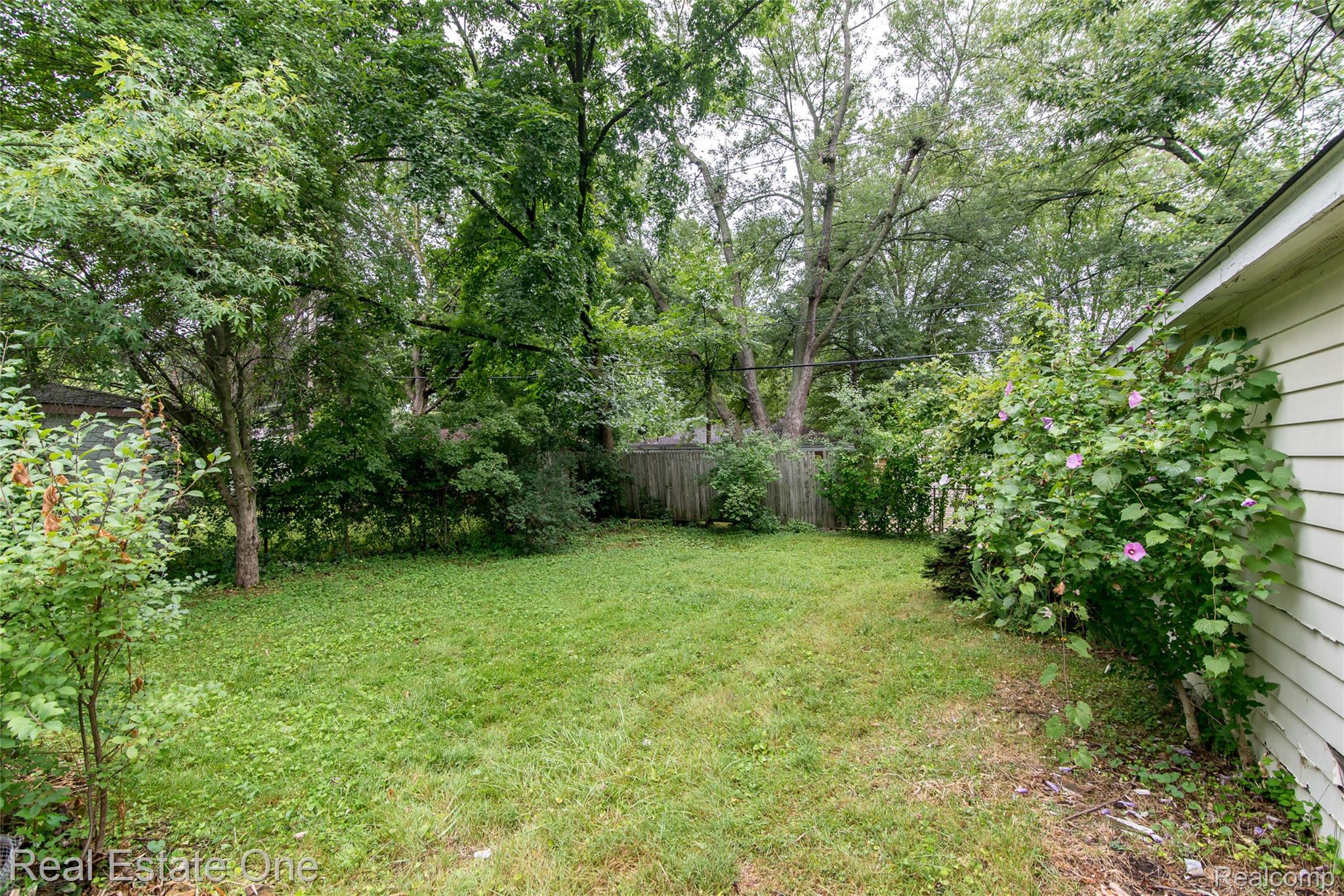28051 Stuart Avenue Property Photo 8