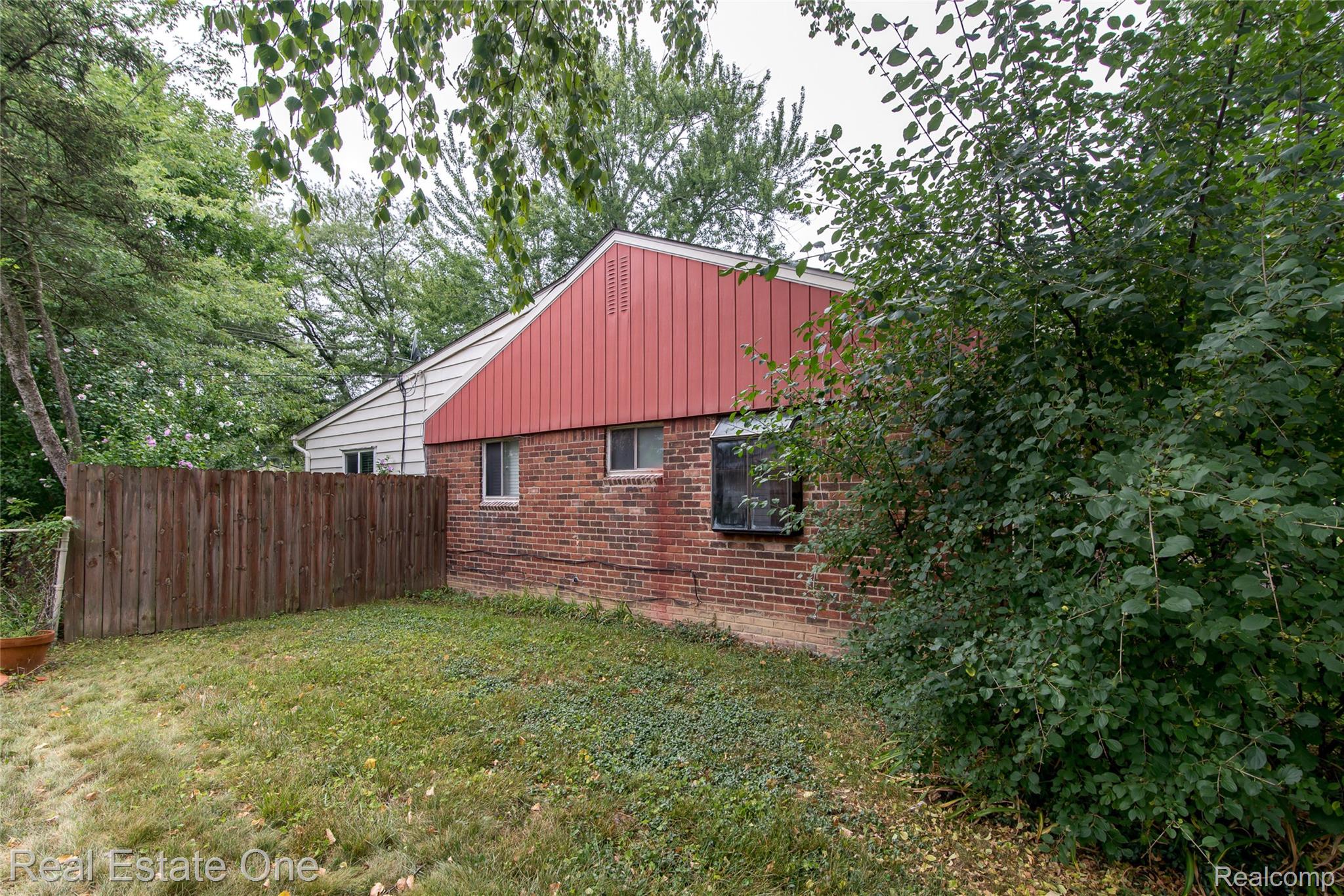 28051 Stuart Avenue Property Photo 9