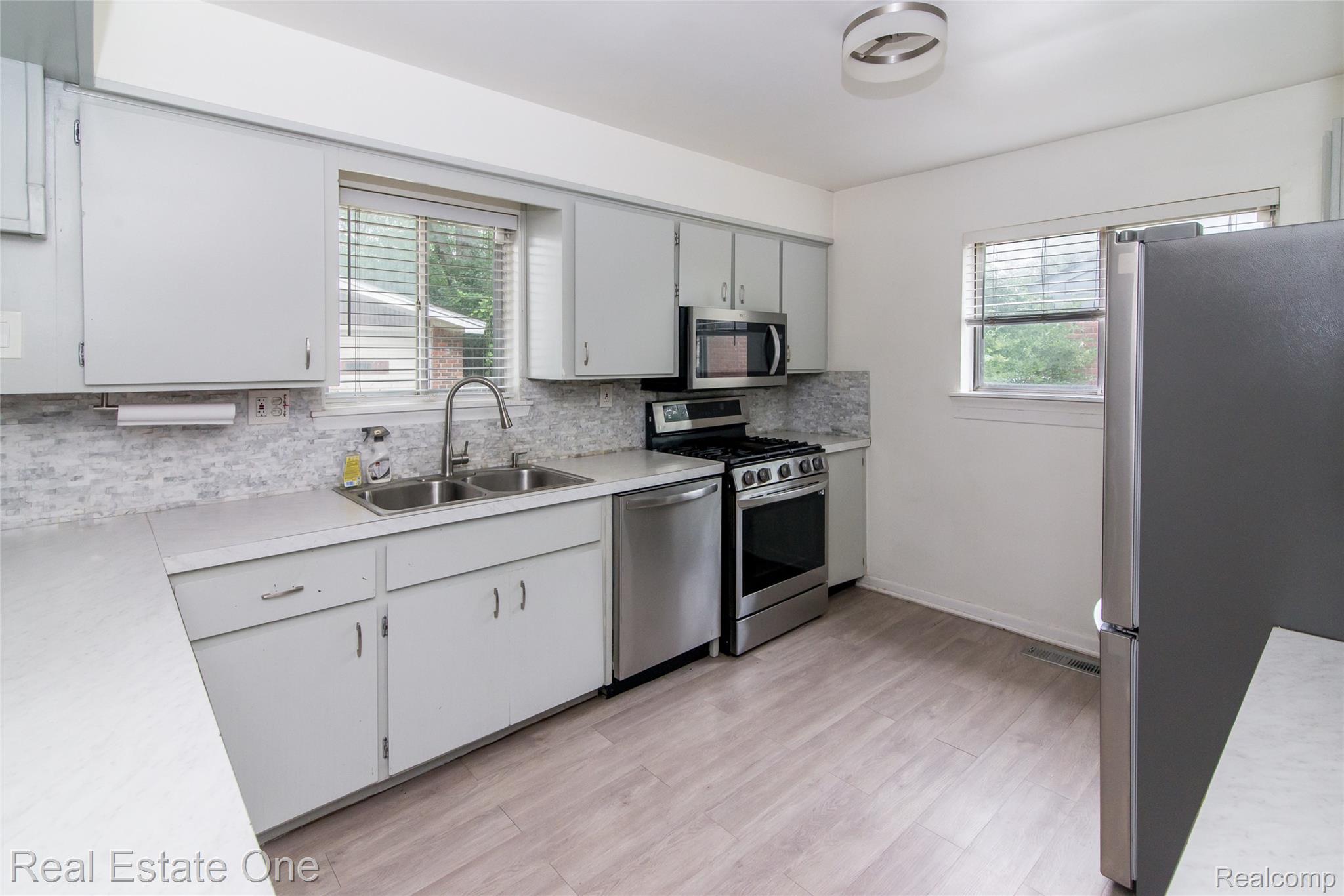28051 Stuart Avenue Property Photo 12