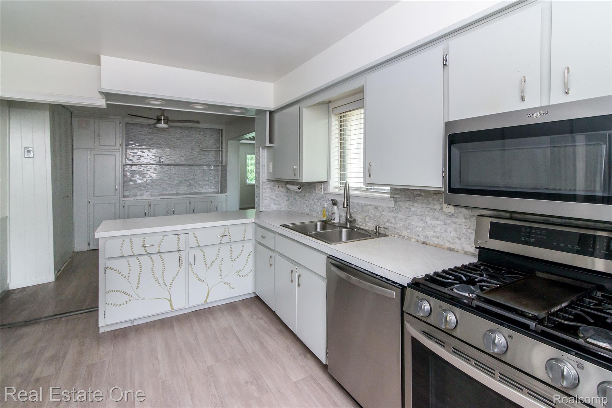 28051 Stuart Avenue Property Photo 14